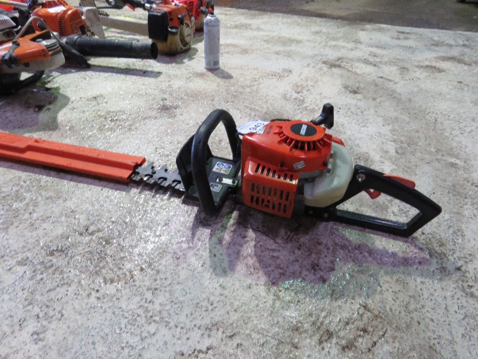 ECHO PETROL ENGINED HEDGE CUTTER. THIS LOT IS SOLD UNDER THE AUCTIONEERS MARGIN SCHEME, THEREFORE - Image 2 of 3