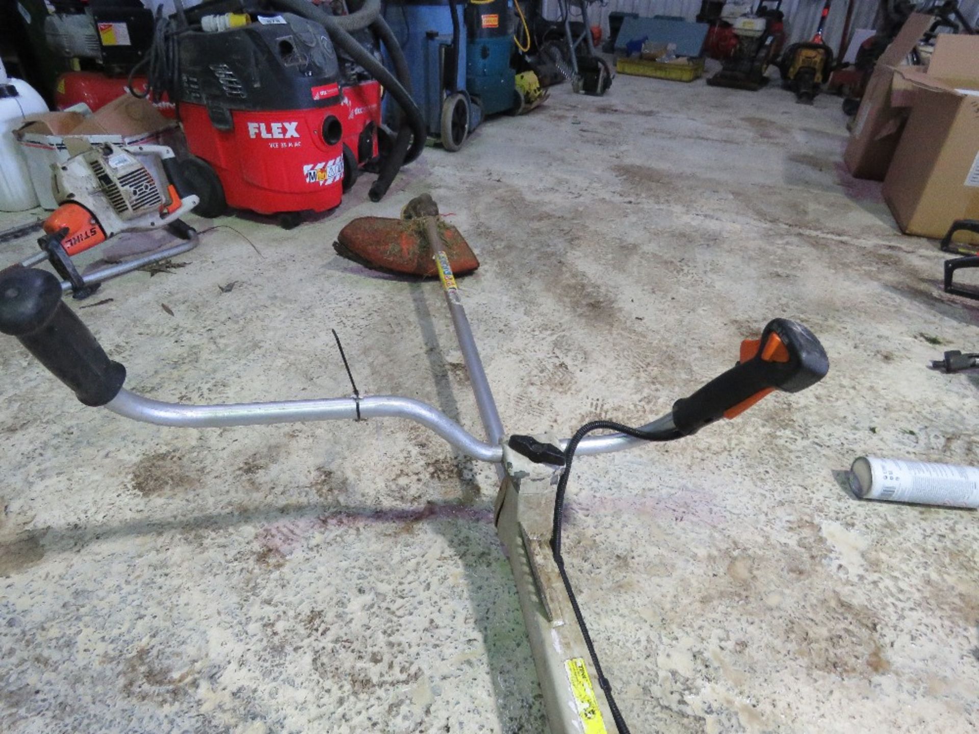 STIHL FS 300 HANDLEBAR STRIMMER. THIS LOT IS SOLD UNDER THE AUCTIONEERS MARGIN SCHEME, THEREFORE NO - Image 4 of 5