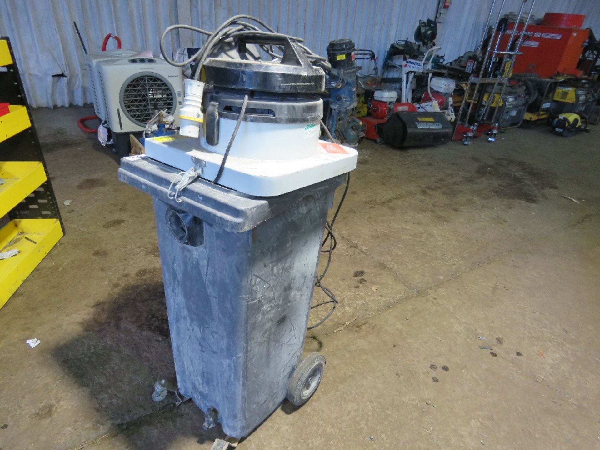 WHEELIE BIN DUST EXTRACTOR UNIT. - Image 2 of 3