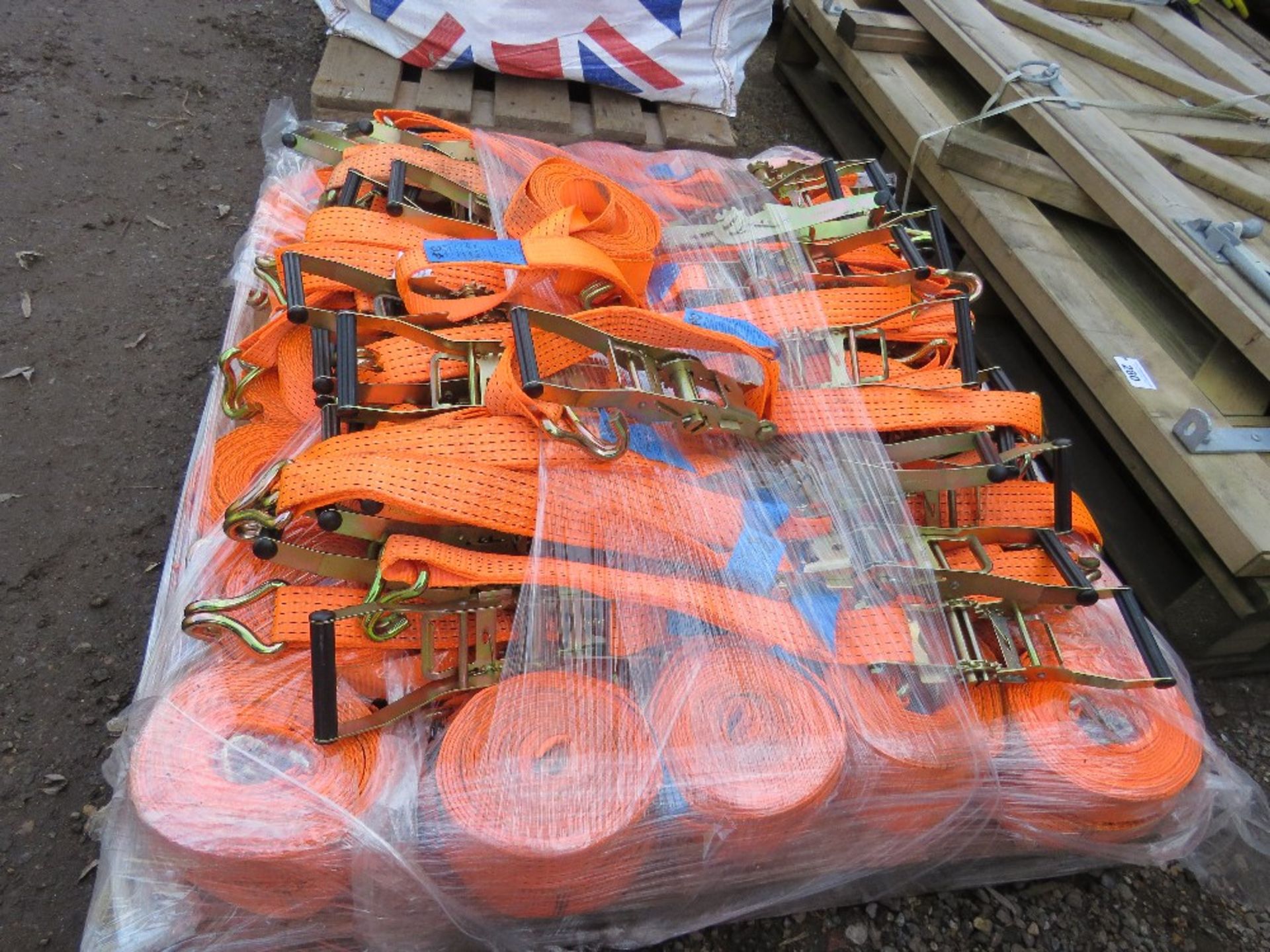 50NO LITTLE USED HEAVY DUTY 6.5METRE LENGTH 5 TONNE RATED RATCHET STRAPS (EX DOCK, SINGLE USE.) - Image 2 of 5