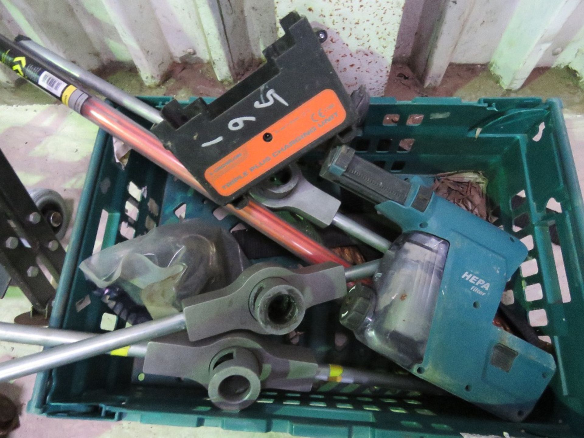 TOOL BAG CONTAINING DRILL BITS, DIE THREADING HOLDERS, ELECTRICIANS CABLE RODS ETC. SOURCED FROM COM - Image 2 of 6