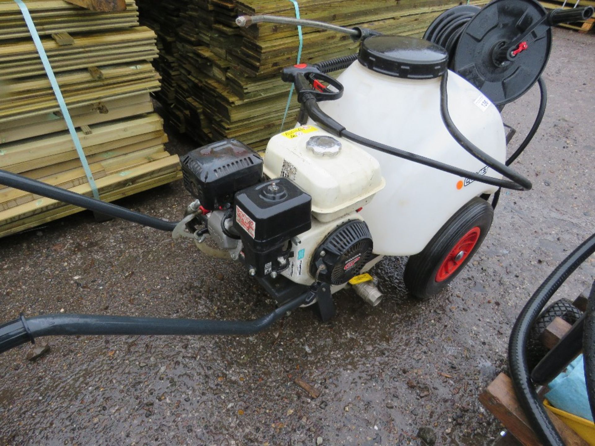 COMET PETROL ENGINED POWER WASHER WITH TANK ON A BARROW FRAME. SOURCED FROM COMPANY LIQUIDATION. - Image 3 of 5