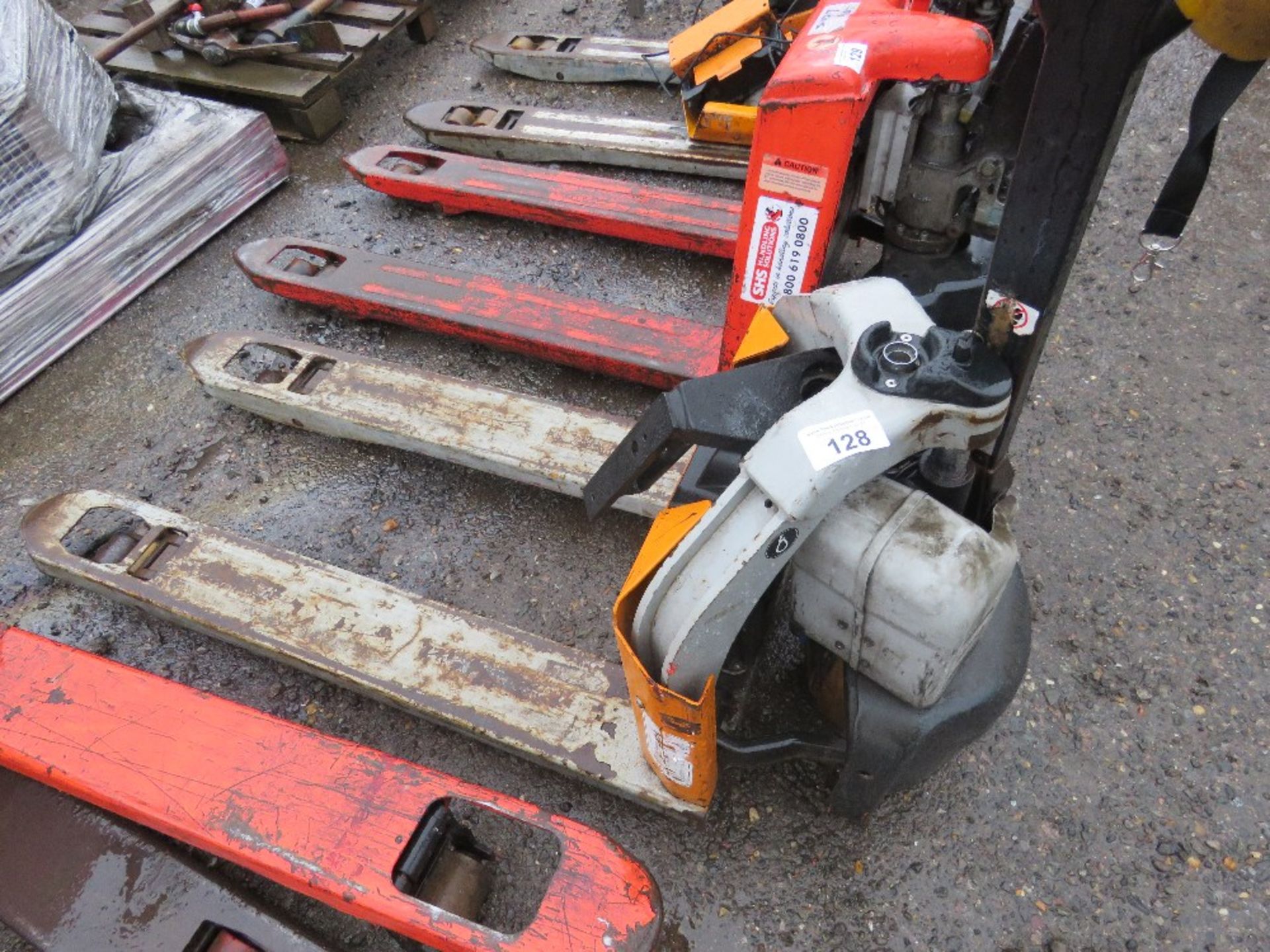 BATTERY POWERED PALLET TRUCK, CONDITION UNKNOWN. SOURCED FROM COMPANY LIQUIDATION. - Image 2 of 3
