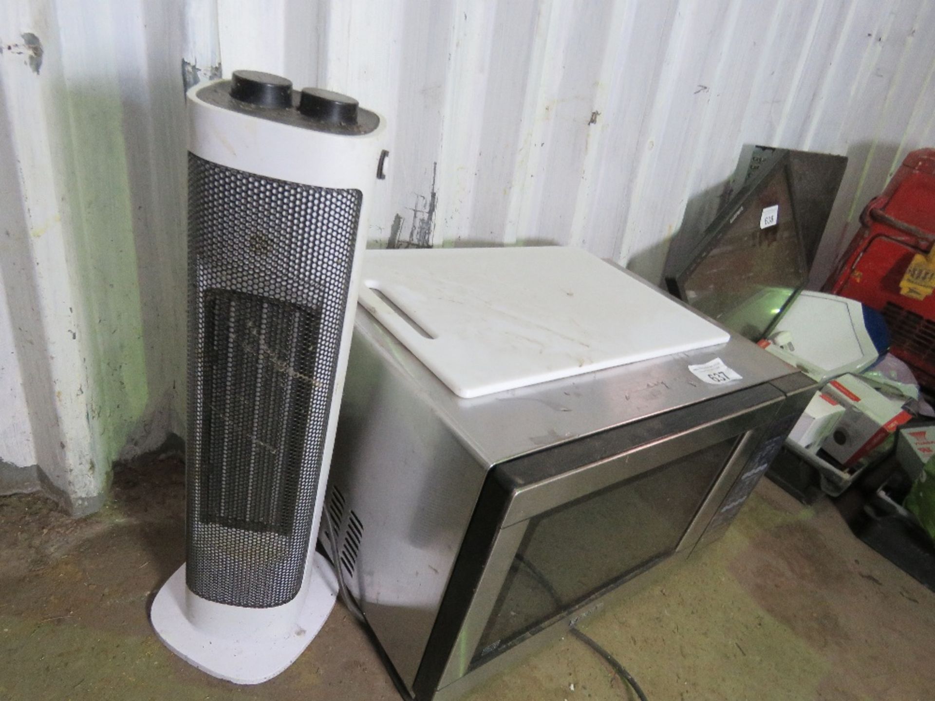 MICROWAVE, FAN HEATER ETC. THIS LOT IS SOLD UNDER THE AUCTIONEERS MARGIN SCHEME, THEREFORE NO VAT - Image 3 of 3