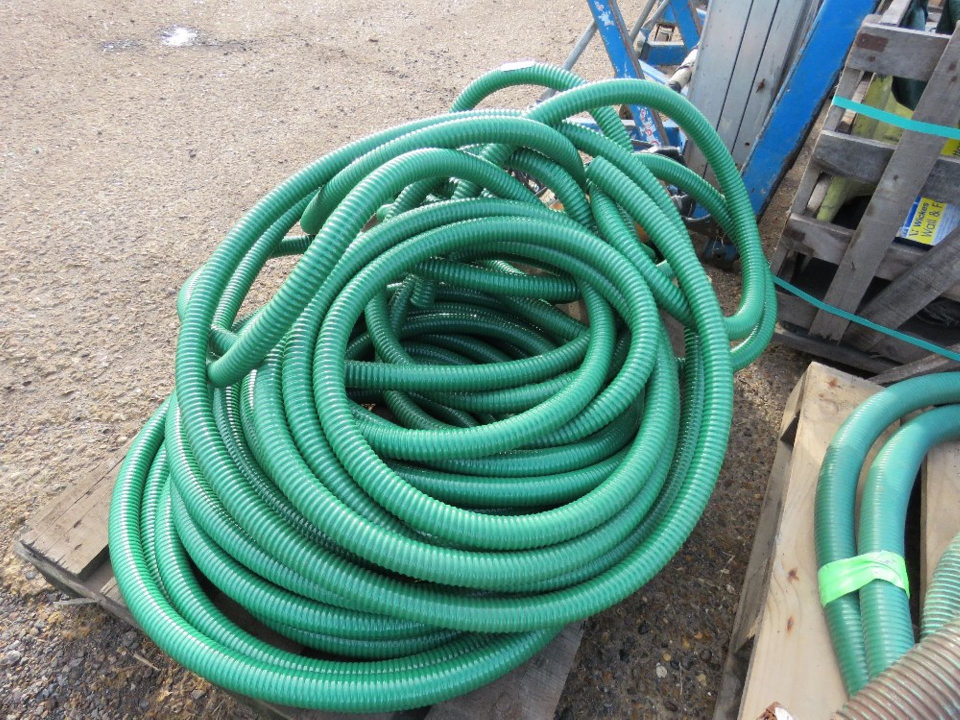 SUBMERSIBLE WATER PUMP, 110VOLT PLUS A LARGE QUANTITY OF 1.5" HOSE. DIRECT FROM LOCAL COMPANY. - Image 4 of 5