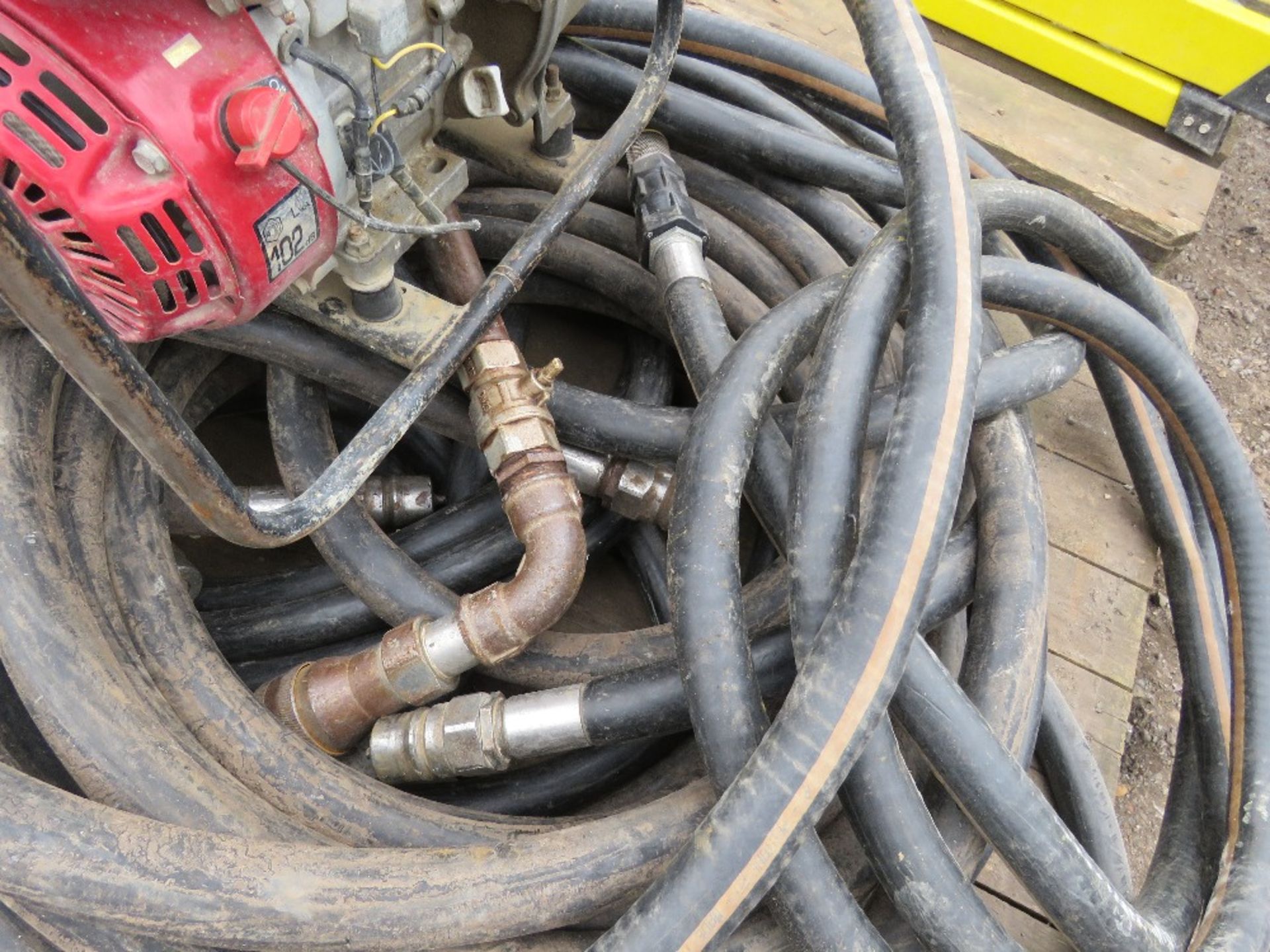 PETROL ENGINED FUEL TRANSFER PUMP PLUS A LARGE QUANTITY OF HOSE. SOURCED FROM COMPANY LIQUIDATION. - Image 4 of 7