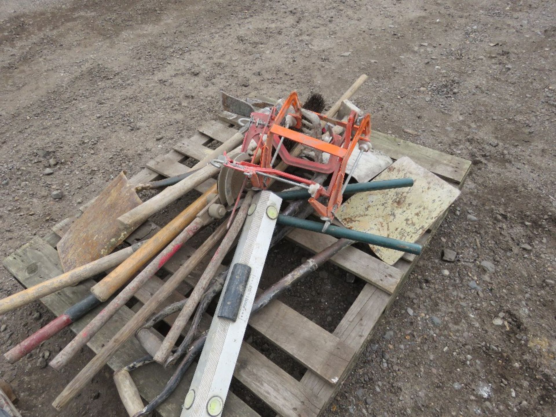 PALLET CONTAINING VARIOUS HAND TOOLS, AS SHOWN. SOURCED FROM COMPANY LIQUIDATION. - Image 4 of 4