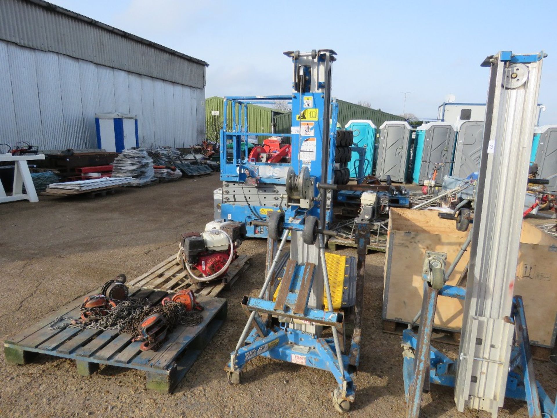 GENIE SLA10 MANUAL OPERTED HOIST / LIFT UNIT WITH FORKS. DIRECT FROM LOCAL COMPANY.