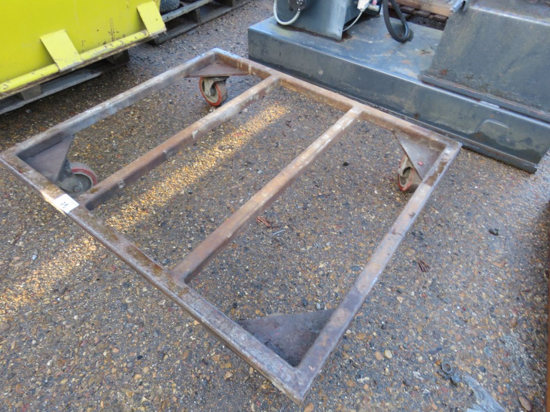 HEAVY DUTY MACHINE MOVING TROLLEY, 1M X 1.1M APPROX. THIS LOT IS SOLD UNDER THE AUCTIONEERS MARGI