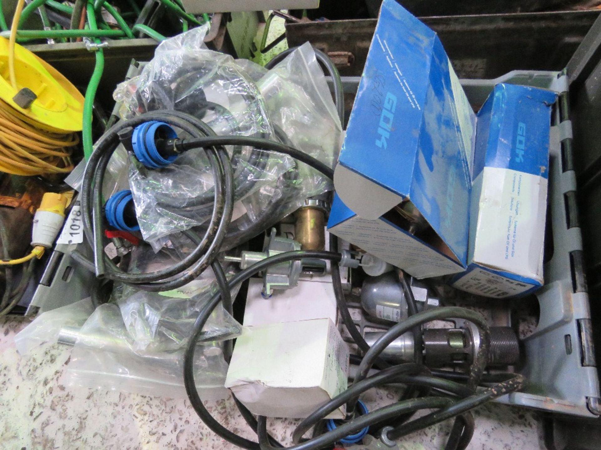 TRAY CONTAINING A LARGE AMOUNT OF DIESEL PUMPING RELATED ITEMS AND PARTS AS SHOWN. - Image 6 of 6