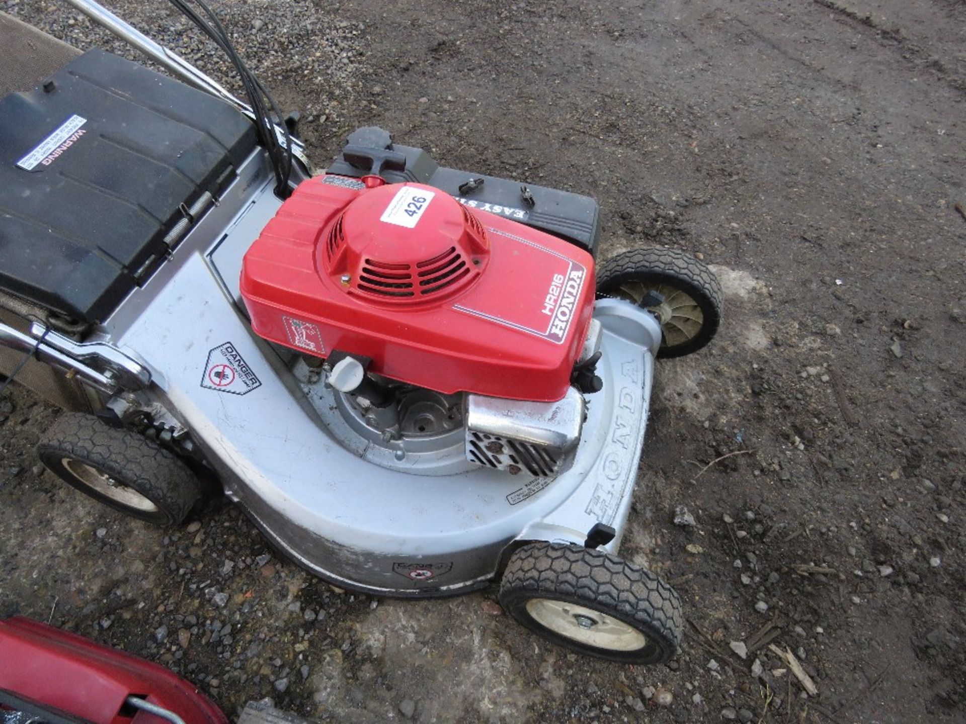 HONDA HR216 PETROL ENGINED LAWNMOWER , WITH COLLECTOR. THIS LOT IS SOLD UNDER THE AUCTIONEERS MARGI - Image 2 of 3