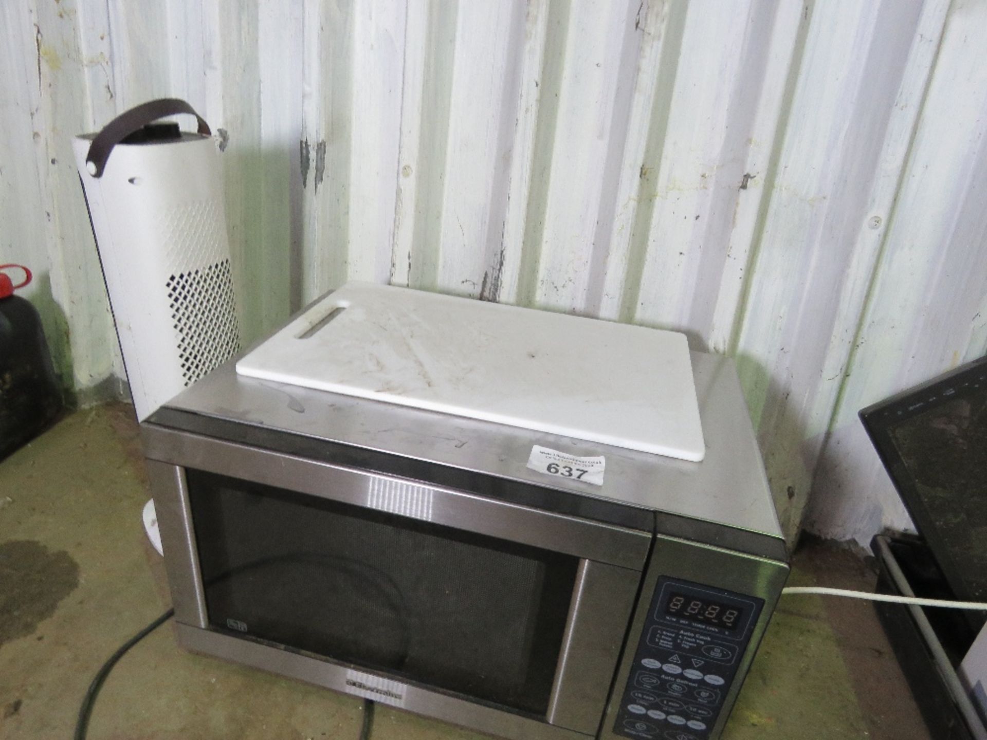 MICROWAVE, FAN HEATER ETC. THIS LOT IS SOLD UNDER THE AUCTIONEERS MARGIN SCHEME, THEREFORE NO VAT - Image 2 of 3