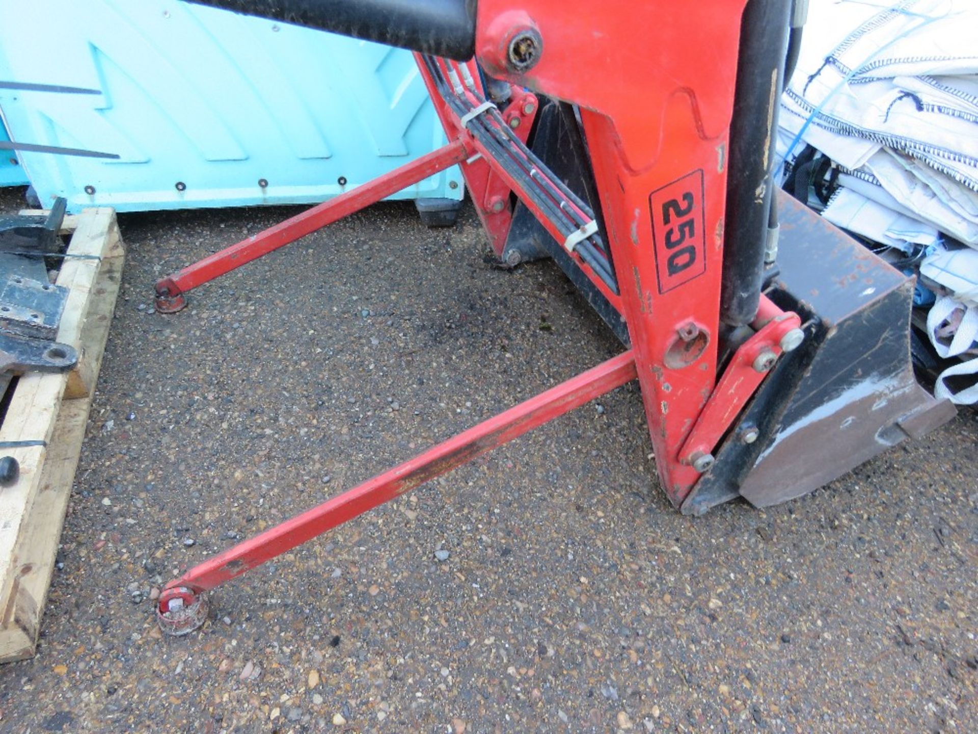 Lewis 25Q loader and bucket for compact tractor. With joystick spool valve and hydraulic piping. - Image 4 of 8