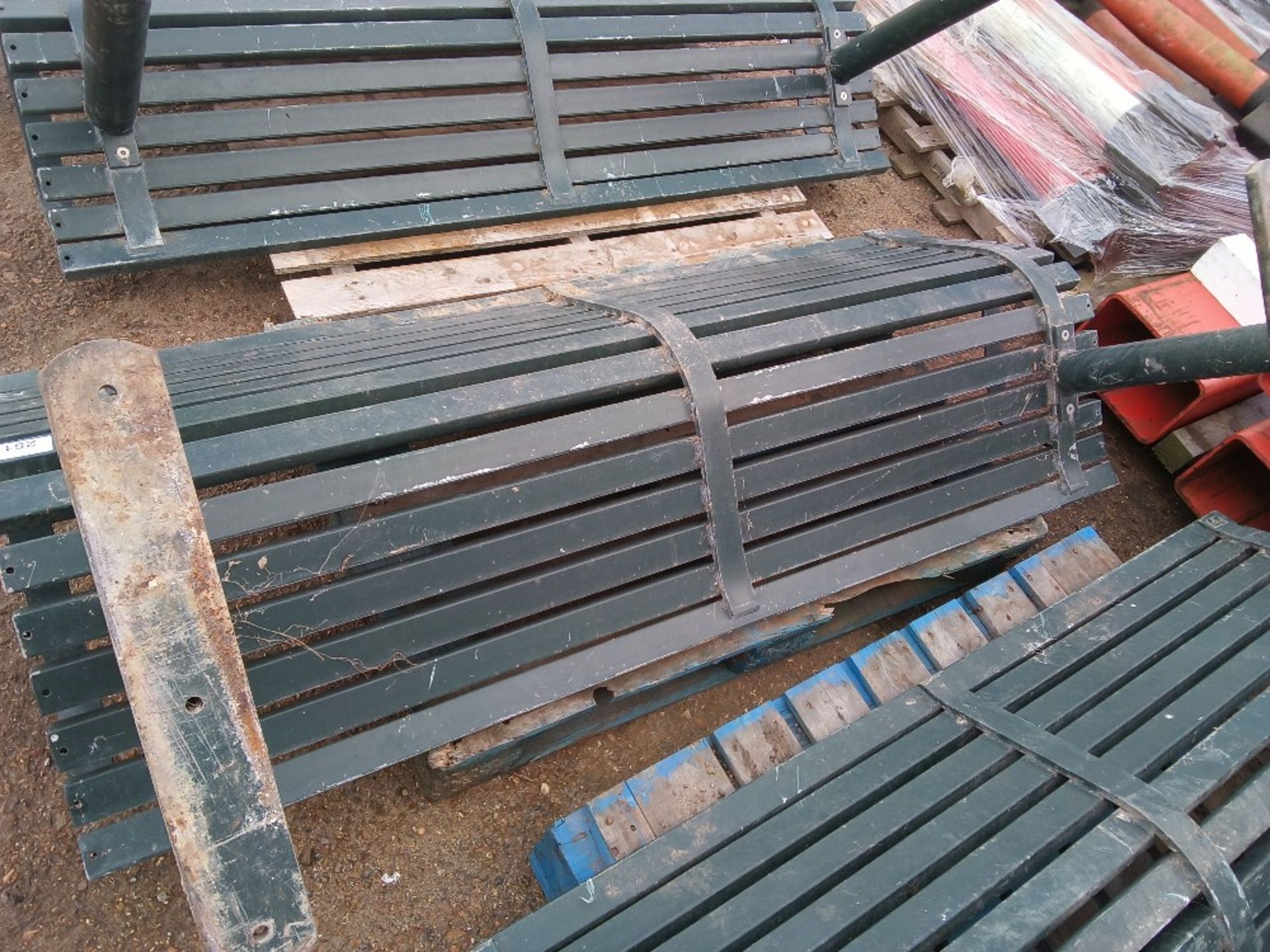 HEAVY DUTY METAL PARK BENCH, 1.8M WIDE, GALVANISED AND GREEN PAINTED. THIS LOT IS SOLD UNDER THE - Image 2 of 2