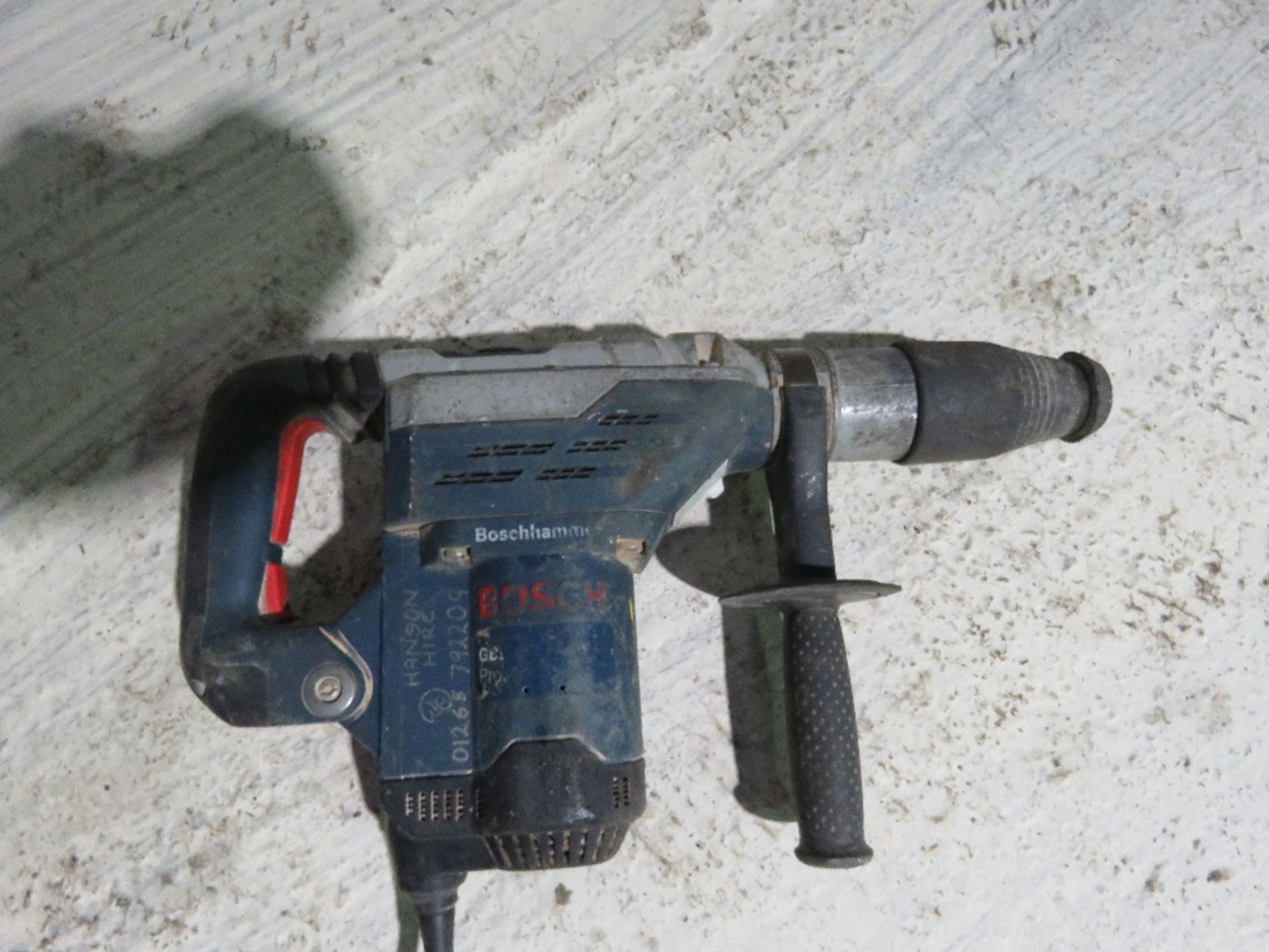 BOSCH 240VOLT HAMMER DRILL IN A CASE. SOURCED FROM LOCAL DEPOT CLOSURE. - Image 4 of 4