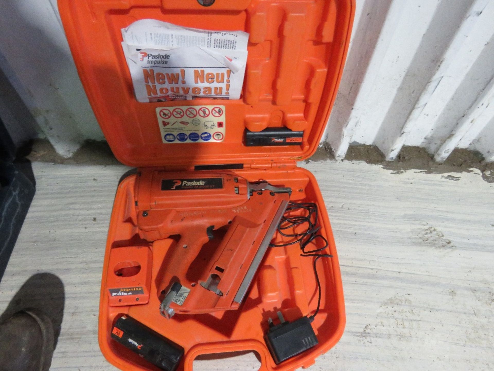 PASLODE FIRST FIX NAIL GUN IN A CASE. SOURCED FROM LOCAL DEPOT CLOSURE. - Image 3 of 3