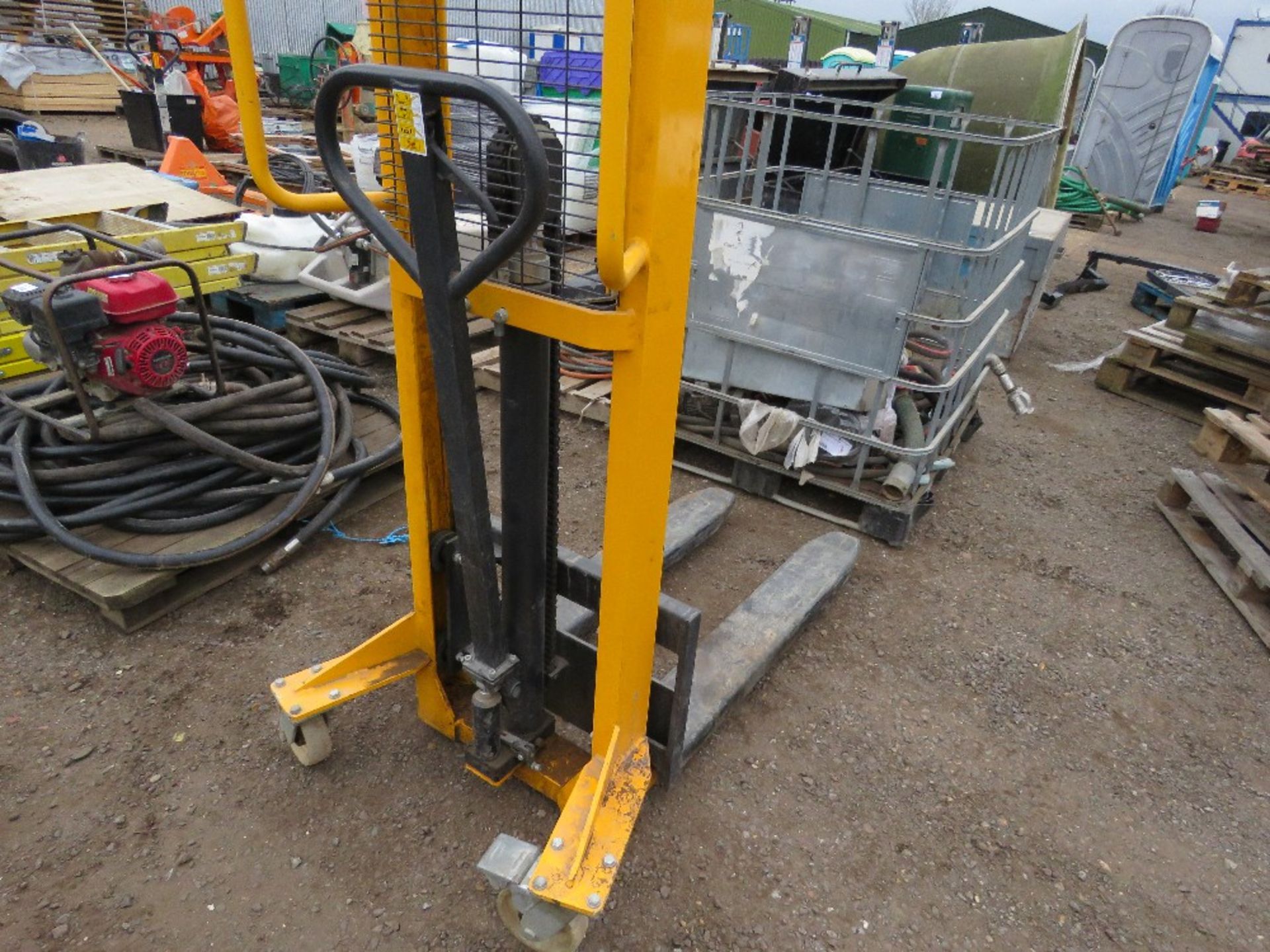HAND STACKER MANUAL OPERTAED FORKLIFT TRUCK, 1 TONNE MAXIMUM CAPACITY. SOURCED FROM COMPANY LIQUIDA - Image 3 of 6