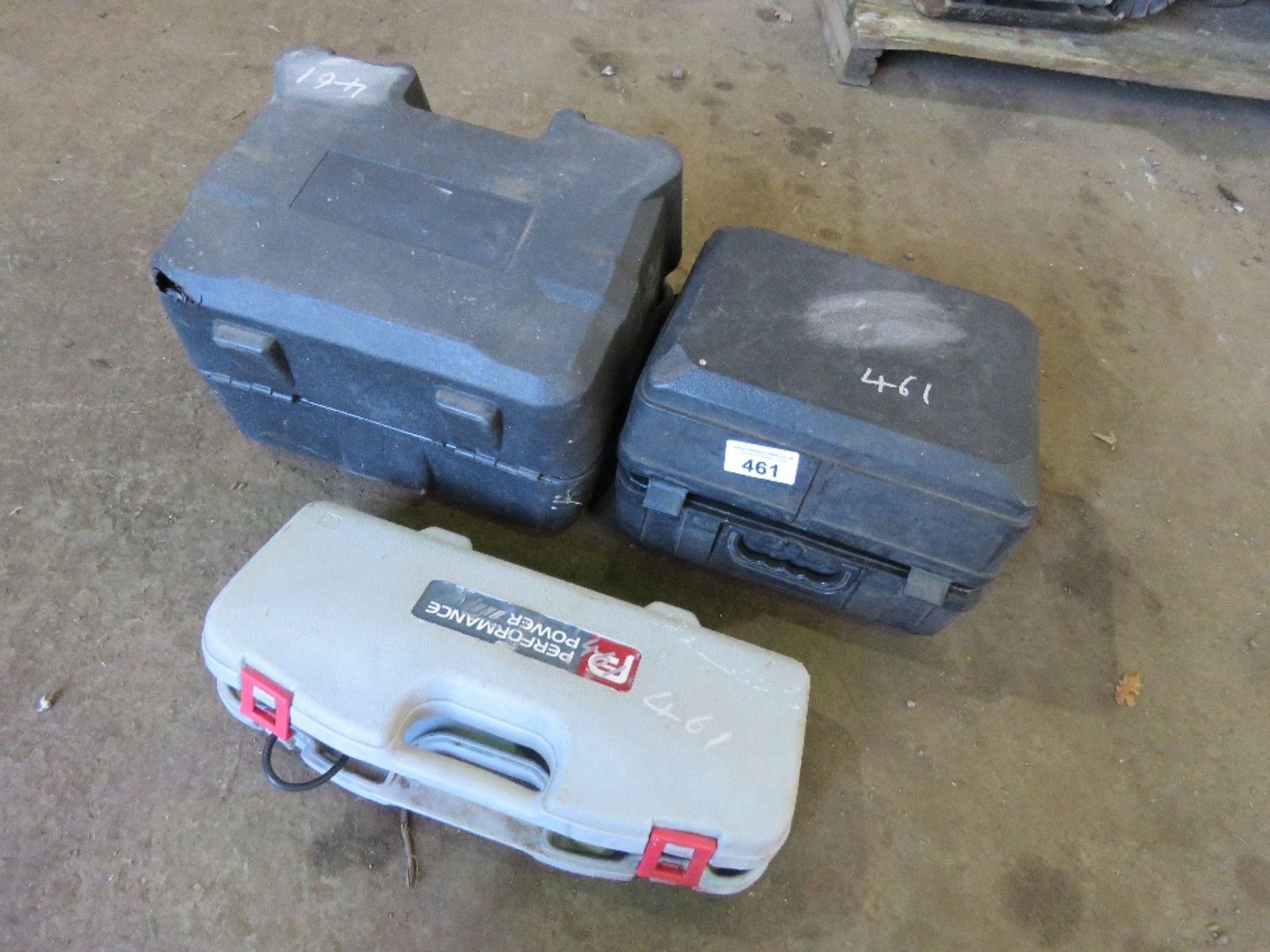 BATTERY SAW SET PLUS 2 X 240V SAWS. THIS LOT IS SOLD UNDER THE AUCTIONEERS MARGIN SCHEME, THEREF - Image 2 of 6