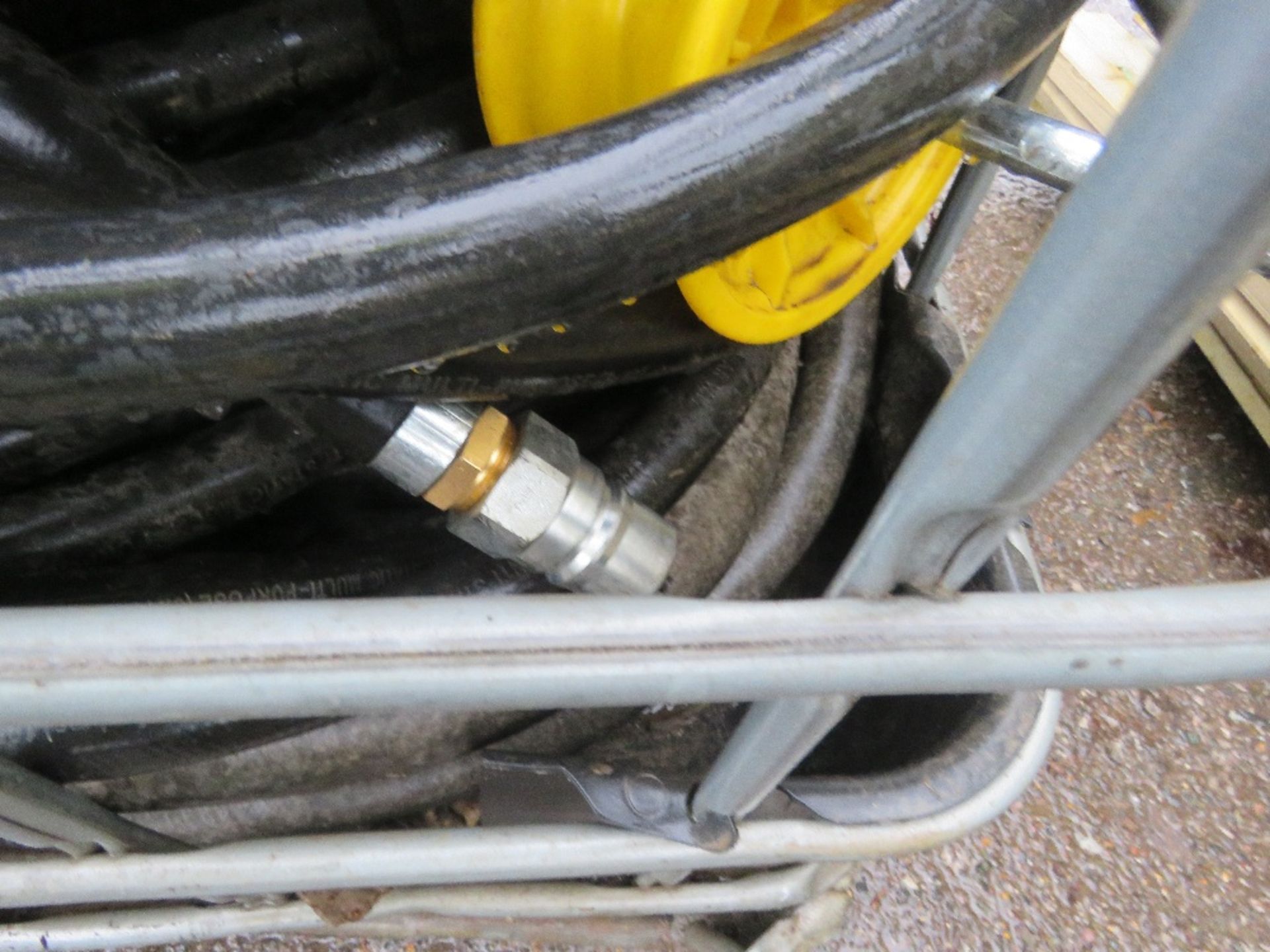 LARGE QUANTITY OF ASSORTED FUEL AND OTHER HOSES IN A STILLAGE. SOURCED FROM COMPANY LIQUIDATION. - Image 5 of 7