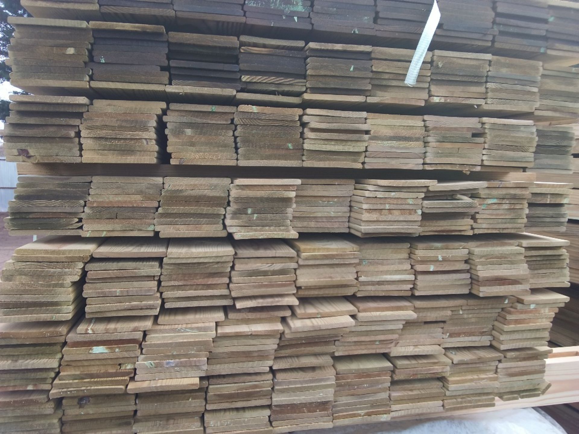 LARGE PACK OF TREATED HIT AND MISS CLADDING TIMBER BOARDS: 1.75M LENGTH X 100MM WIDTH APPROX. - Image 2 of 2