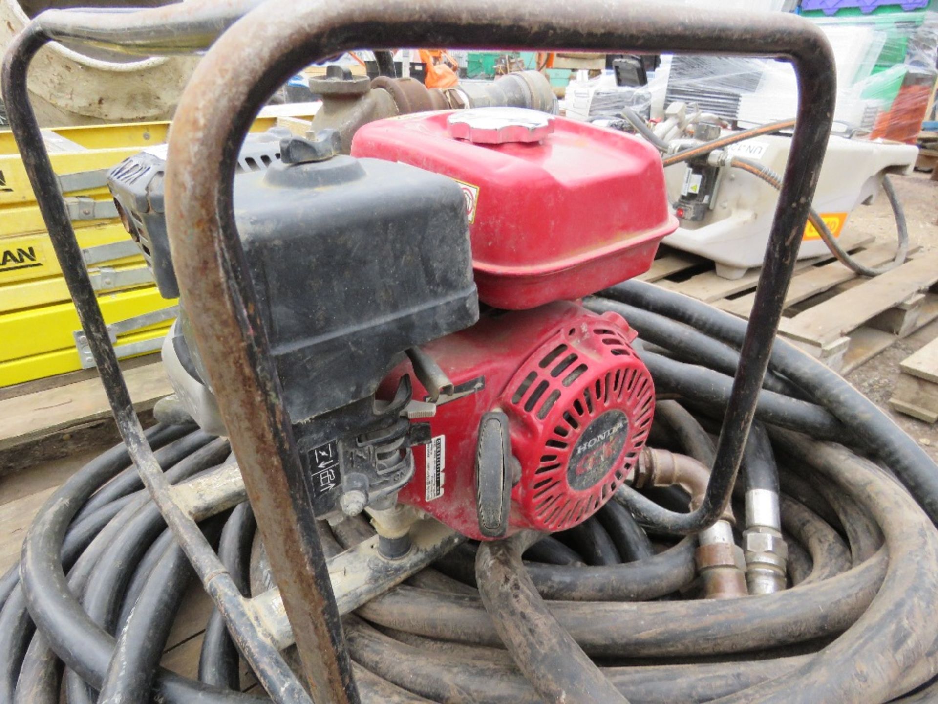 PETROL ENGINED FUEL TRANSFER PUMP PLUS A LARGE QUANTITY OF HOSE. SOURCED FROM COMPANY LIQUIDATION. - Image 7 of 7