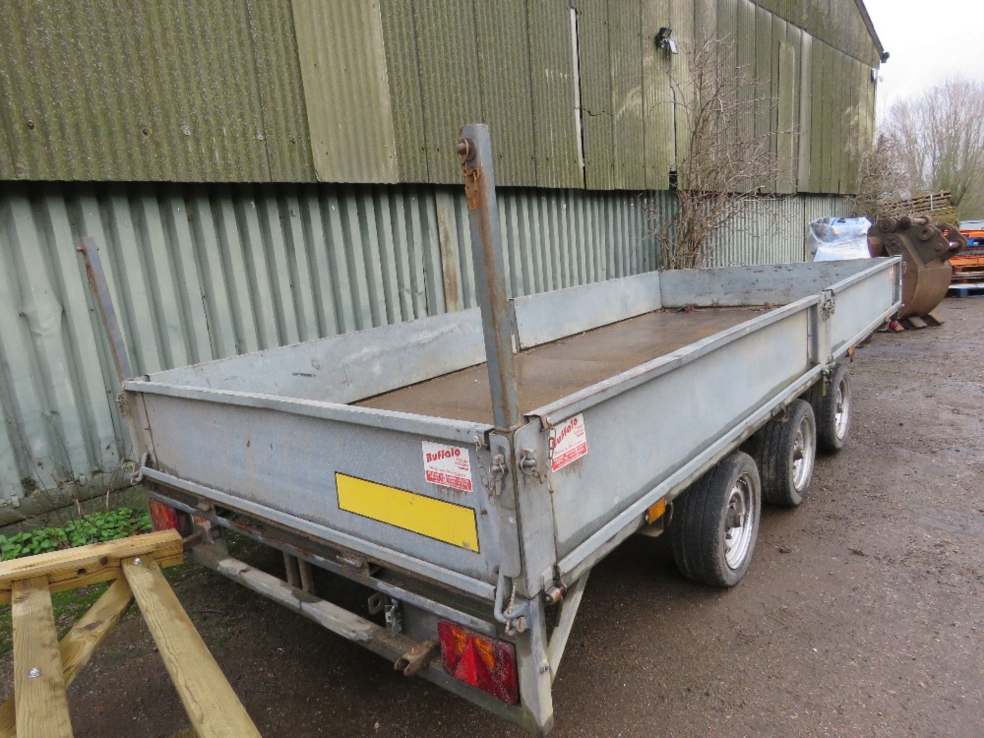 BUFFALO TRIAXLE HEAVY DUTY PLANT TRAILERT 16FT (4.88M ) approx X 1.94M WIDTH APPROX. 35..KG RATED. - Image 2 of 8