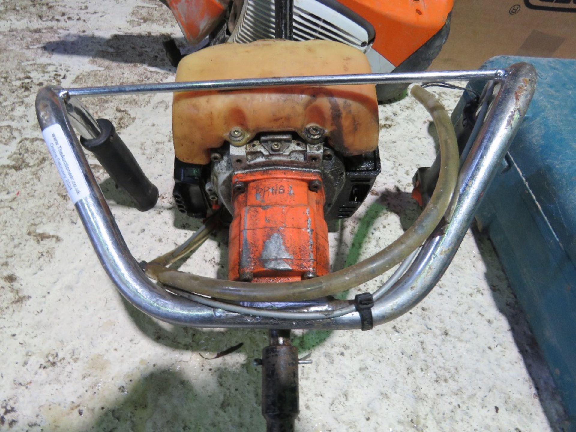 STIHL PETROL ENGINED POST HOLE BORER. SOURCED FROM LOCAL DEPOT CLOSURE. - Image 6 of 6