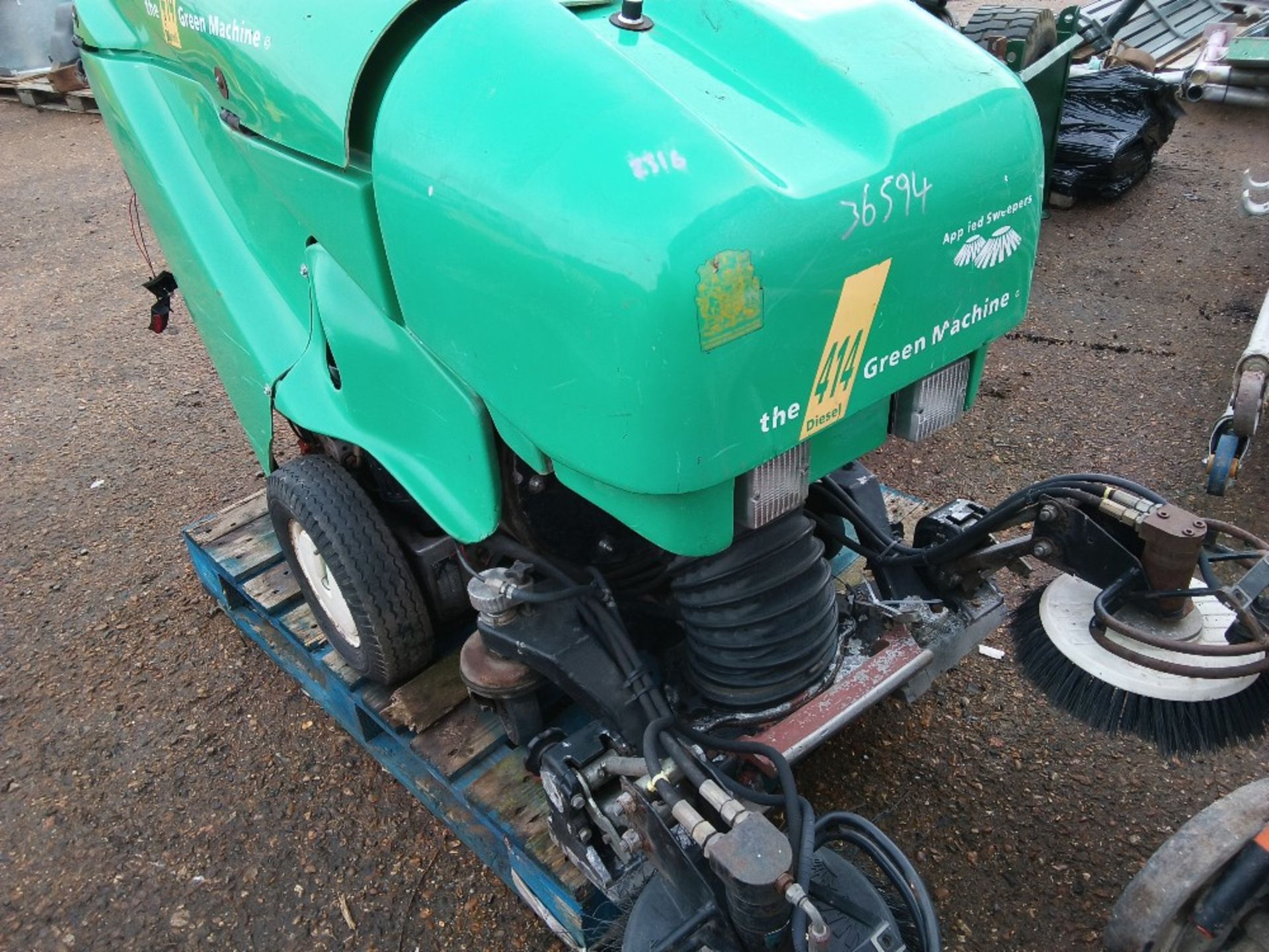 GREEN MACHINE 414 POWERED PRECINCT SWEEPER, UNTESTED, CONDITION UNKNOWN. - Image 4 of 5