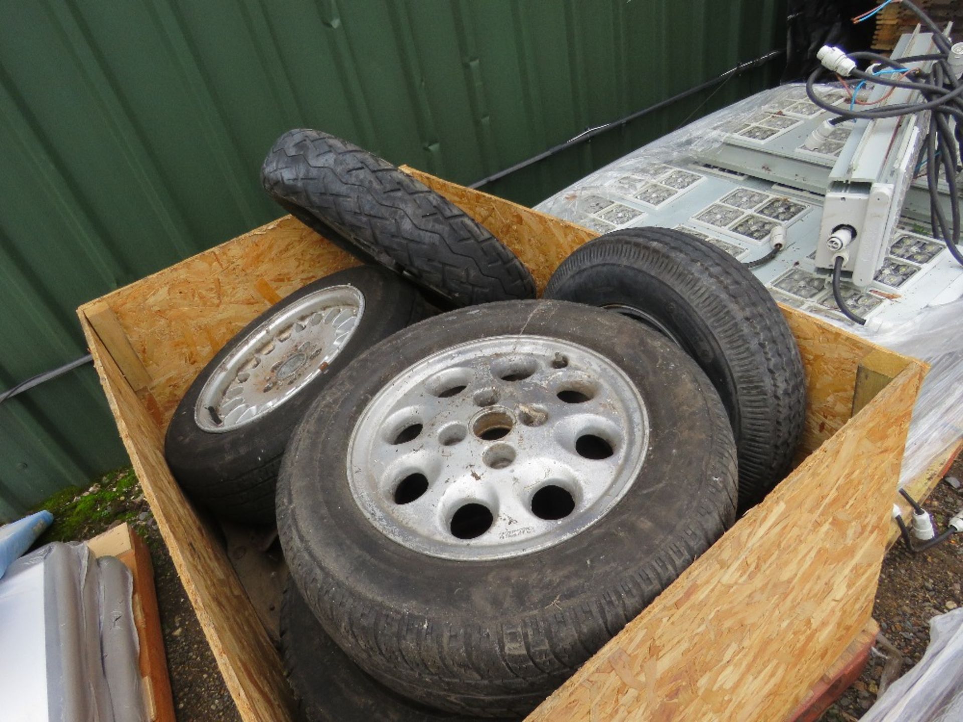 STILLAGE CONTAINING ASSORTED WHEELS AND TYRES. THIS LOT IS SOLD UNDER THE AUCTIONEERS MARGIN SCHE