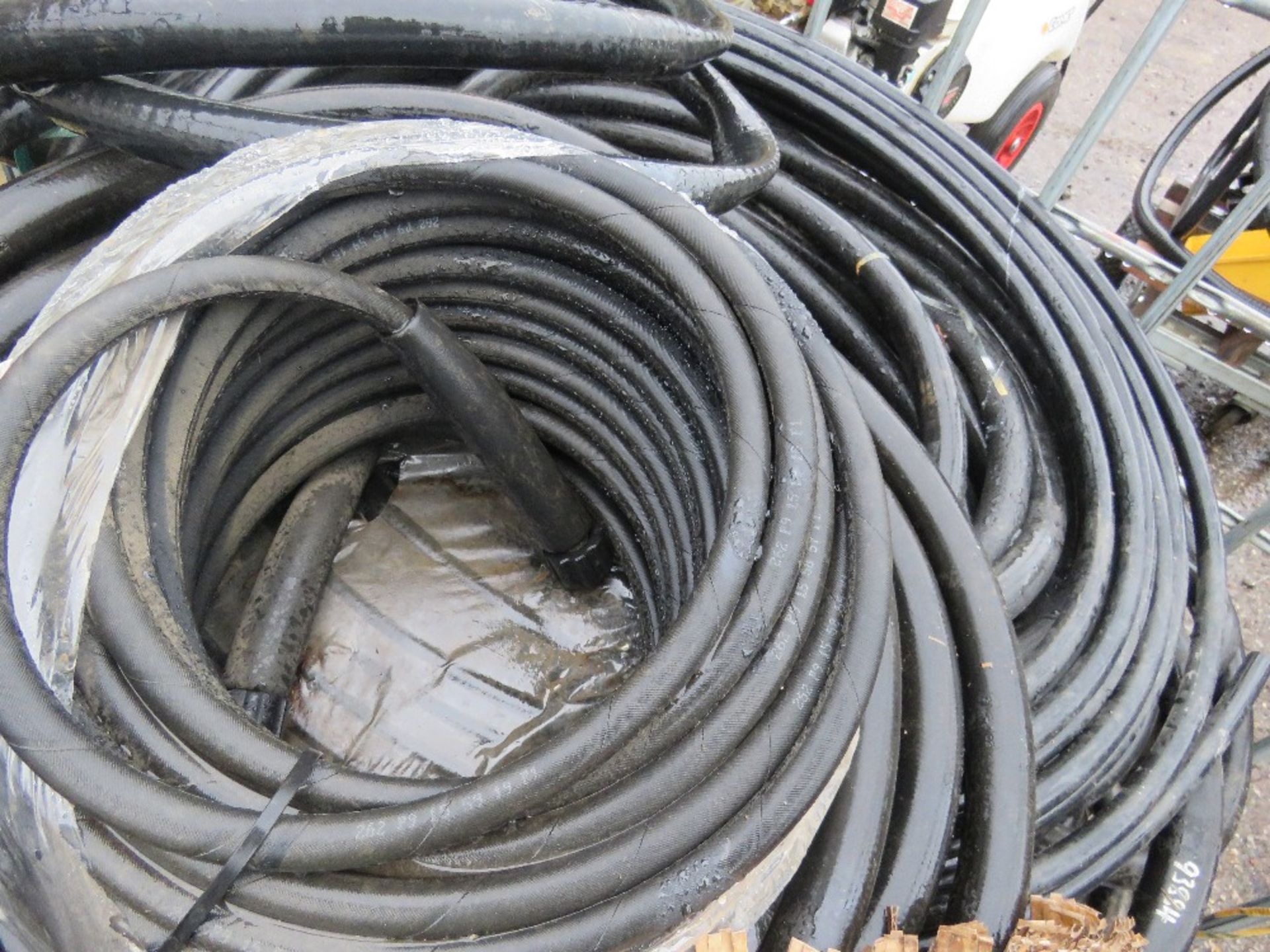 LARGE QUANTITY OF ASSORTED FUEL AND OTHER HOSES IN A STILLAGE. SOURCED FROM COMPANY LIQUIDATION. - Image 7 of 7