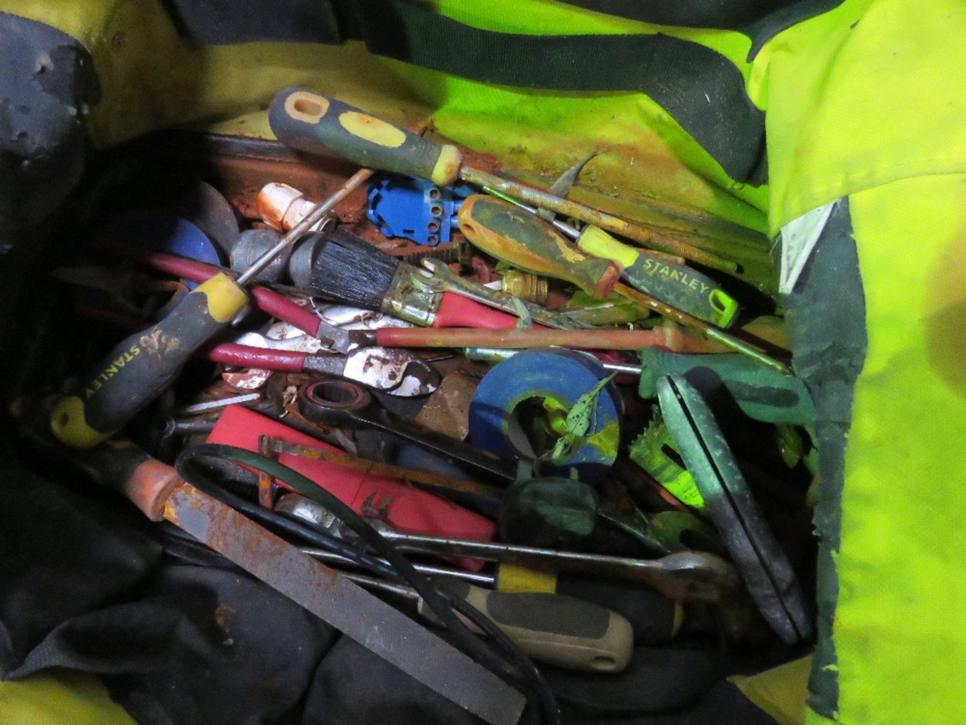 TOOL BAG CONTAINING DRILL BITS, DIE THREADING HOLDERS, ELECTRICIANS CABLE RODS ETC. SOURCED FROM COM - Image 6 of 6