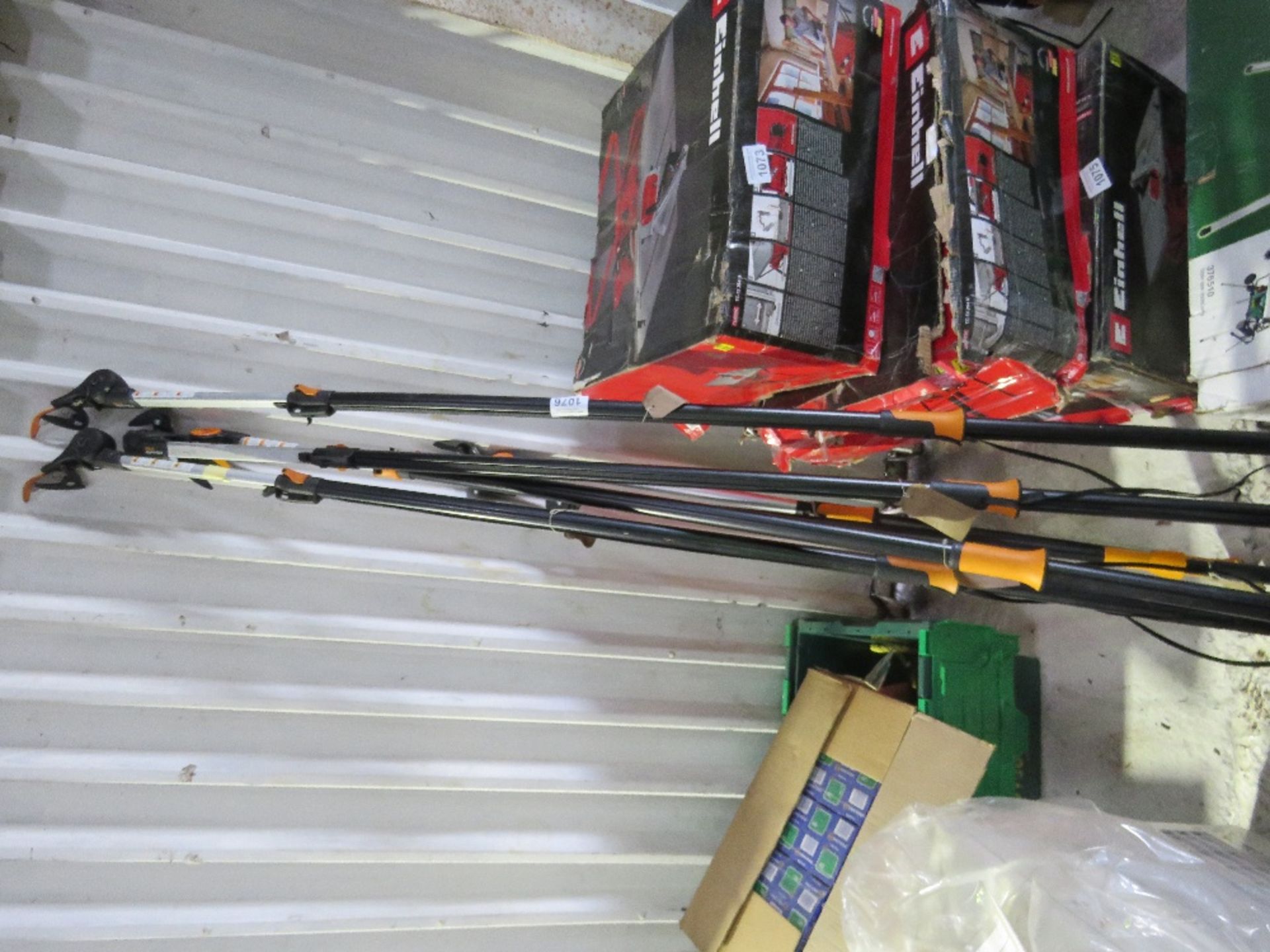 7NO FISKARS LONG TELESCOPIC POLE PRUNERS, CUSTOMER RETURNS.