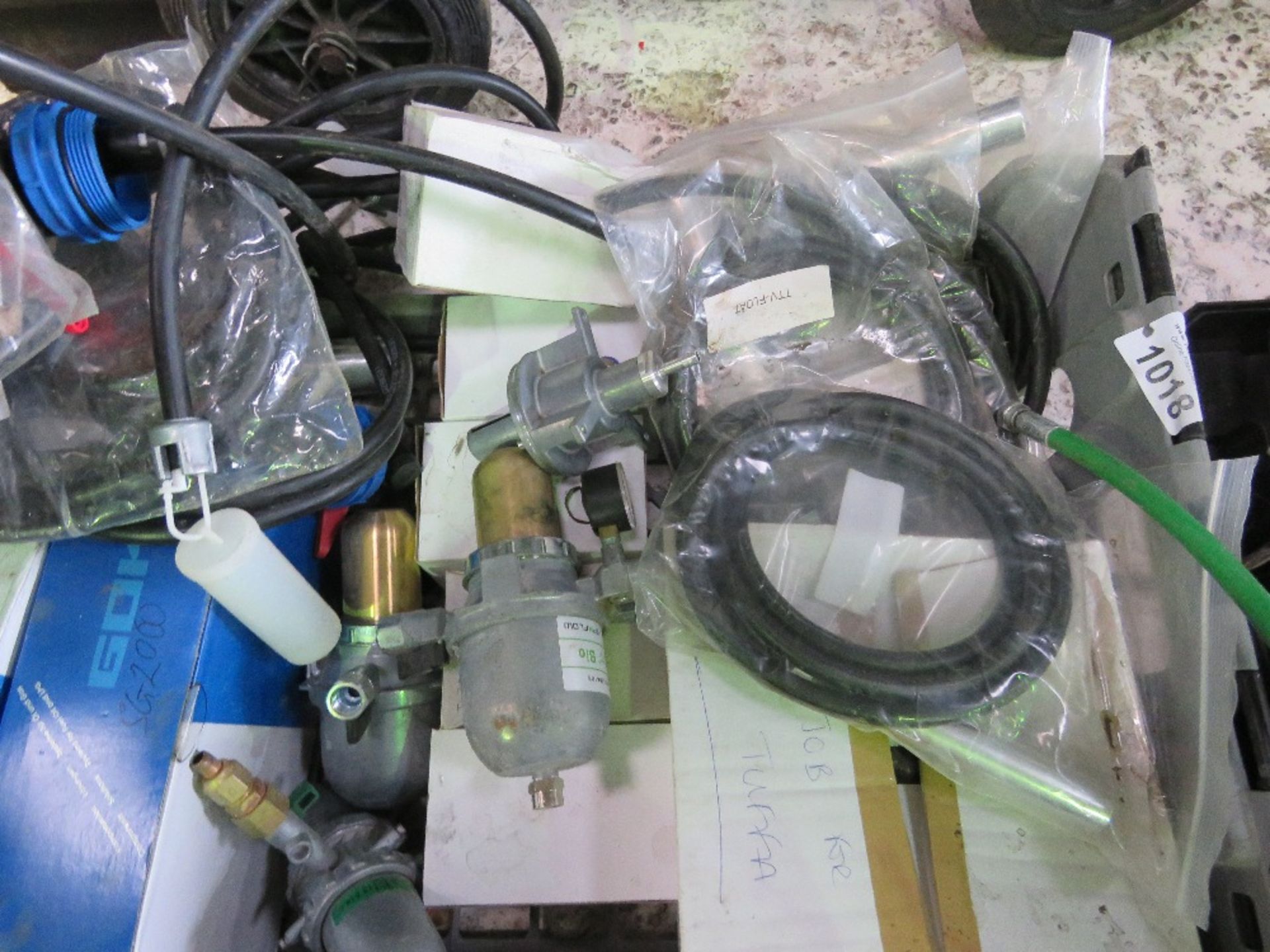 TRAY CONTAINING A LARGE AMOUNT OF DIESEL PUMPING RELATED ITEMS AND PARTS AS SHOWN. - Image 4 of 6