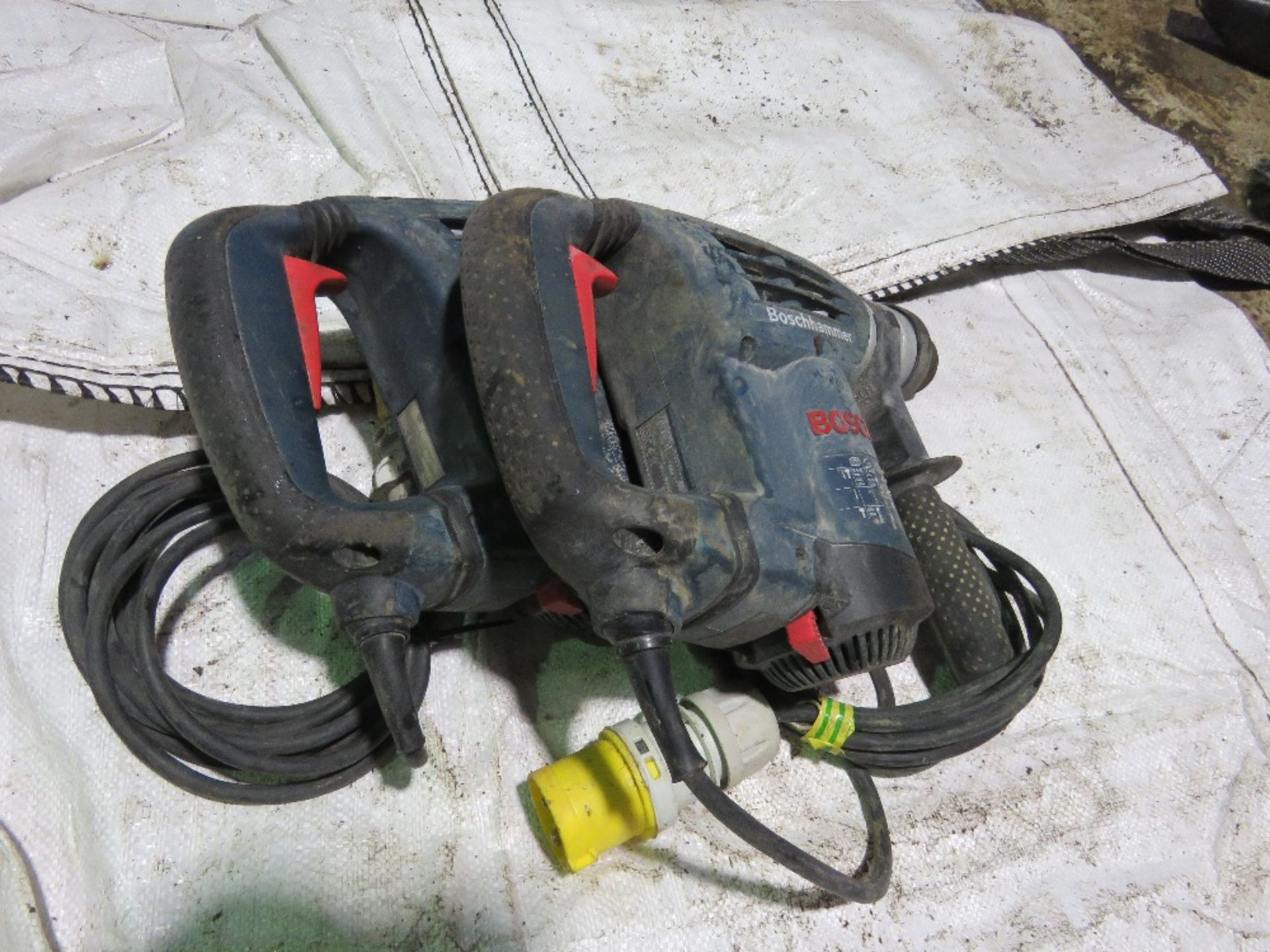 2 X BOSCH 110VOLT BREAKER DRILLS. THIS LOT IS SOLD UNDER THE AUCTIONEERS MARGIN SCHEME, THEREFORE - Image 2 of 3