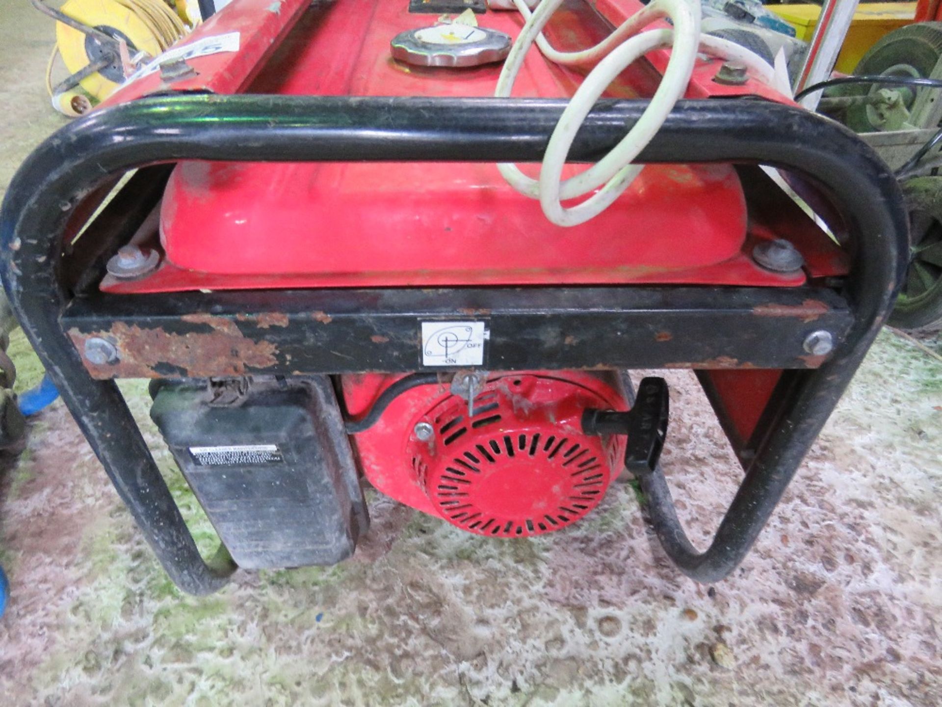 CLARKE DUAL VOLTAGE PETROL ENGINED GENERATOR. SOURCED FROM COMPANY LIQUIDATION. - Image 2 of 4