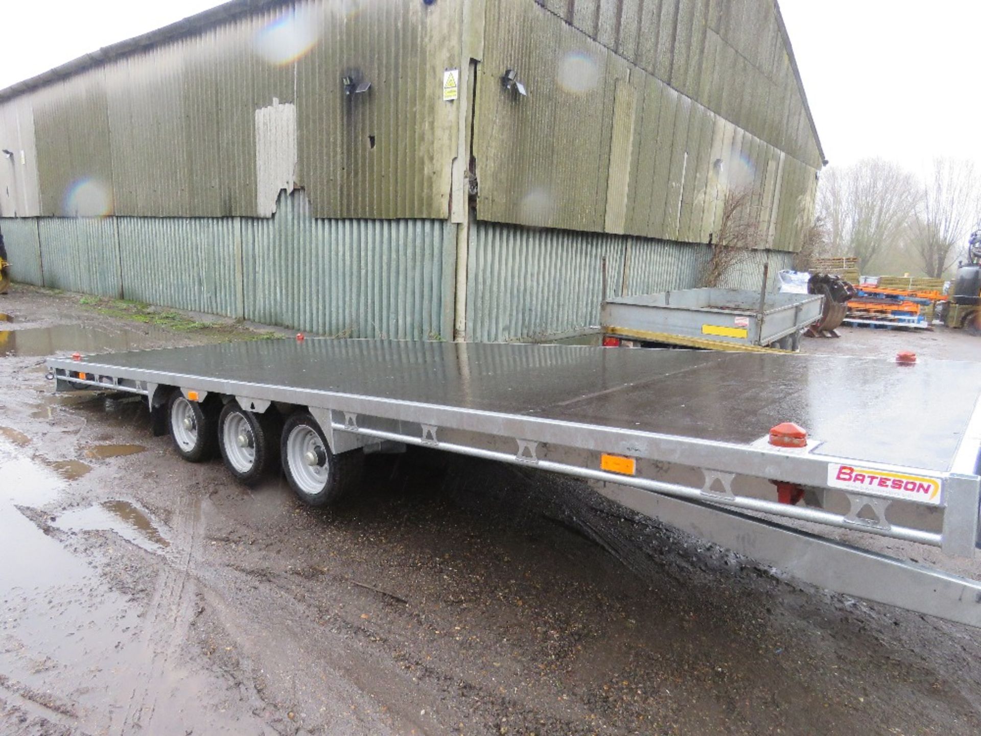 BATESON TILT BED TRIAXLE 3500KG FLAT TRAILER WITH WINCH 22FT LENGTH X 8FT WIDTH. WITH RAMPS UNDERNEA - Image 11 of 11