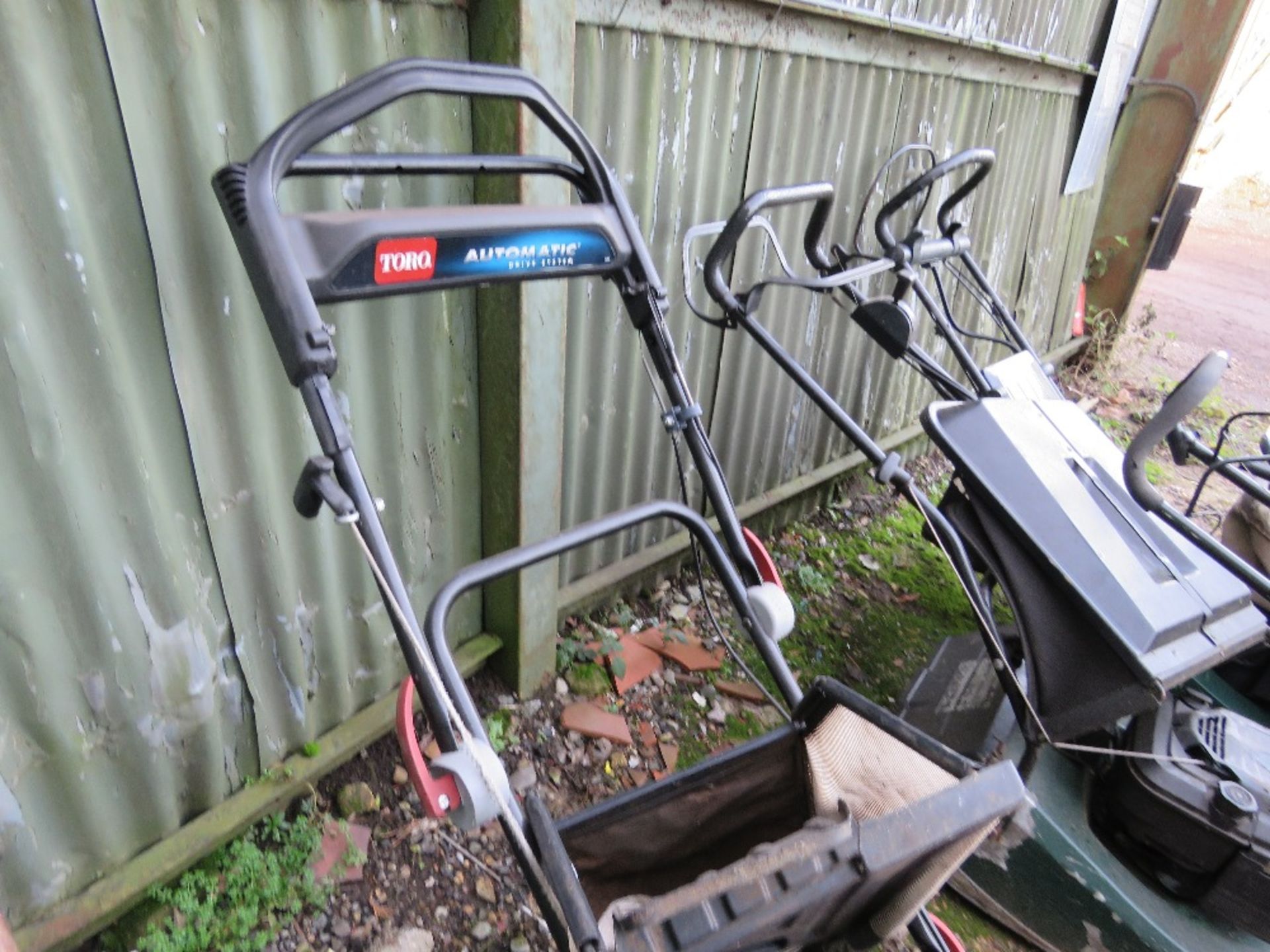 TORO PETROL LAWNMOWER WITH REAR COLLECTOR. THIS LOT IS SOLD UNDER THE AUCTIONEERS MARGIN SCHEME - Image 2 of 2