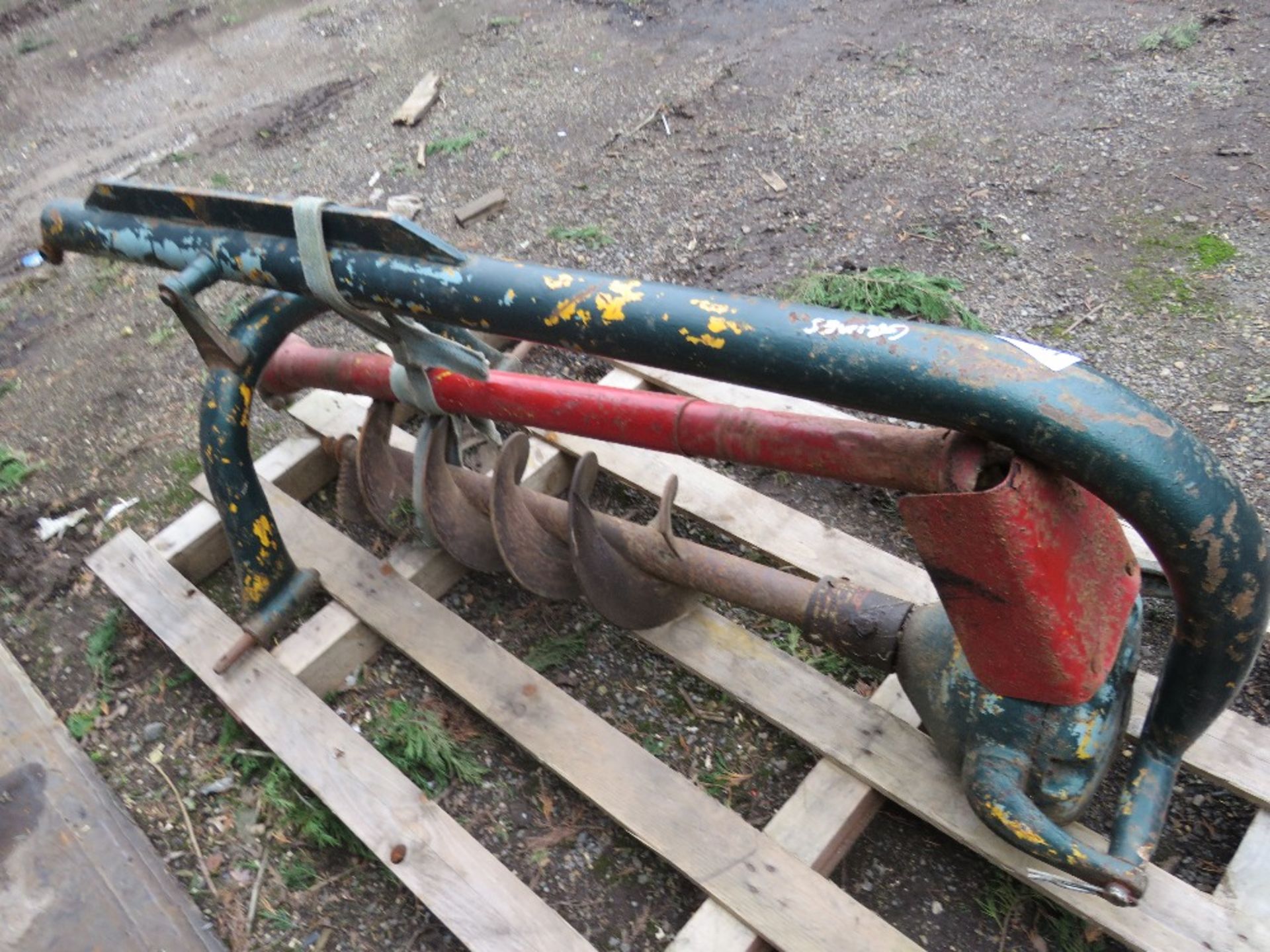 TRACTOR MOUNTED PTO DRIVEN POST HOLE BORER. THIS LOT IS SOLD UNDER THE AUCTIONEERS MARGIN SCHEME - Image 3 of 3