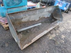 MANITOU TELEHANDLER TYPE SOIL BUCKET, 2.25M WIDTH APPROX. SOURCED FROM COMPANY LIQUIDATION.