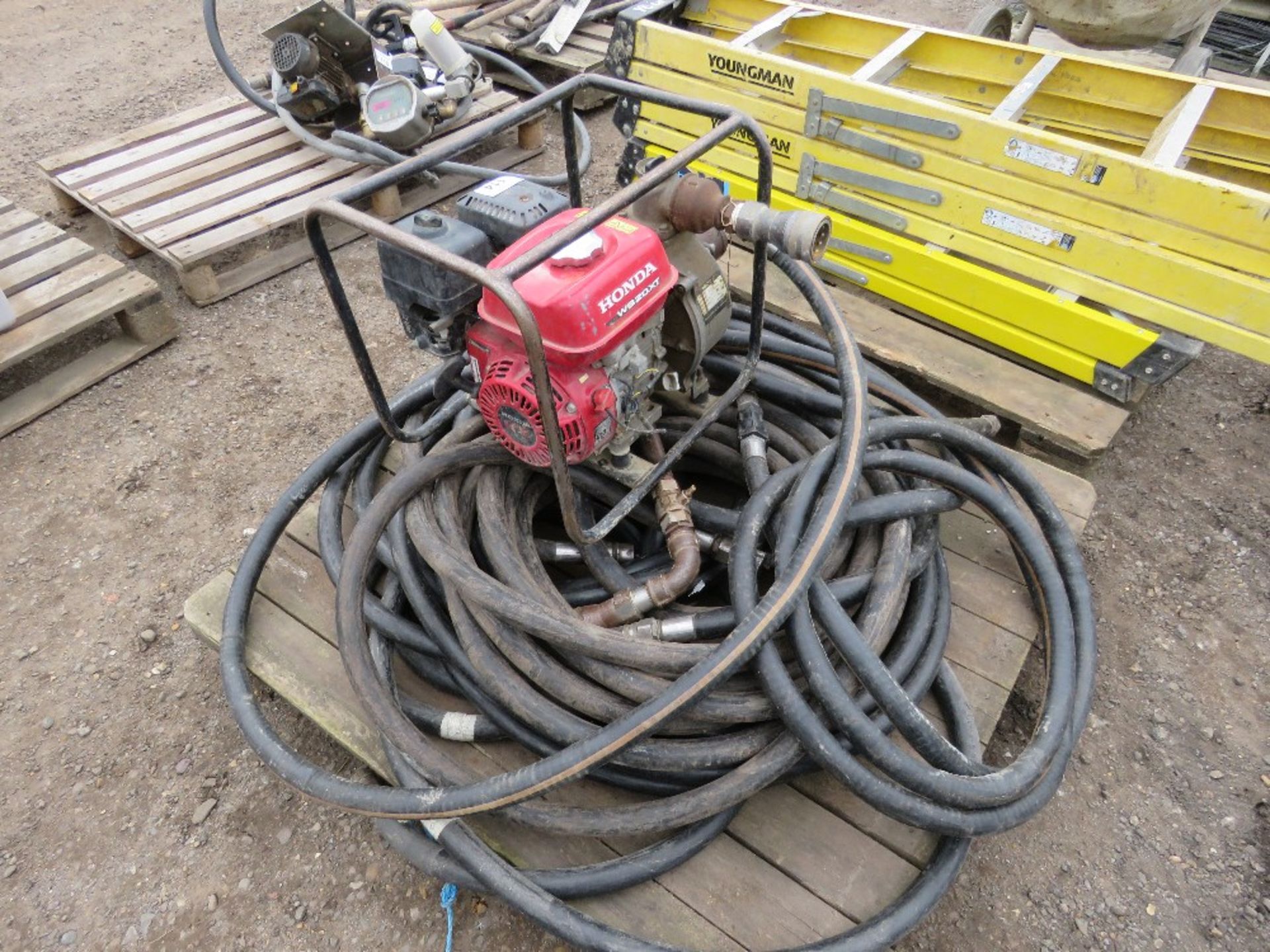 PETROL ENGINED FUEL TRANSFER PUMP PLUS A LARGE QUANTITY OF HOSE. SOURCED FROM COMPANY LIQUIDATION. - Image 3 of 7