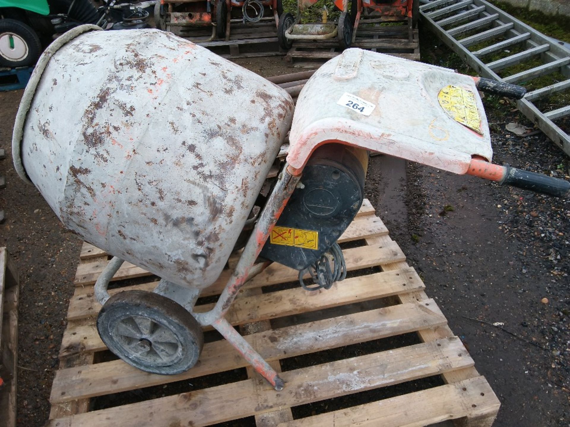 1 X BELLE MINI CEMENT MIXER, 240VOLT POWERED.