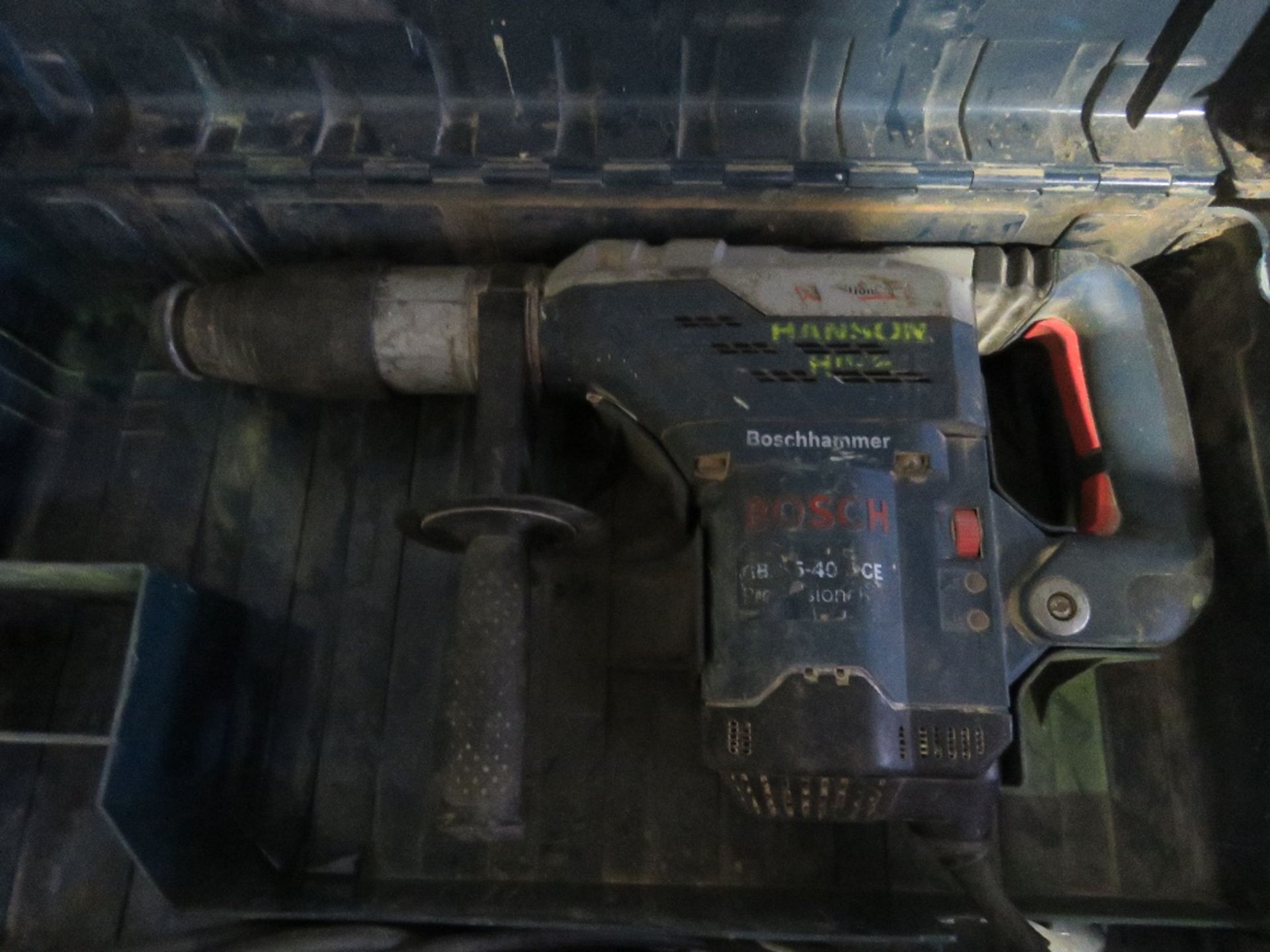 BOSCH 240VOLT HAMMER DRILL IN A CASE. SOURCED FROM LOCAL DEPOT CLOSURE. - Image 3 of 4