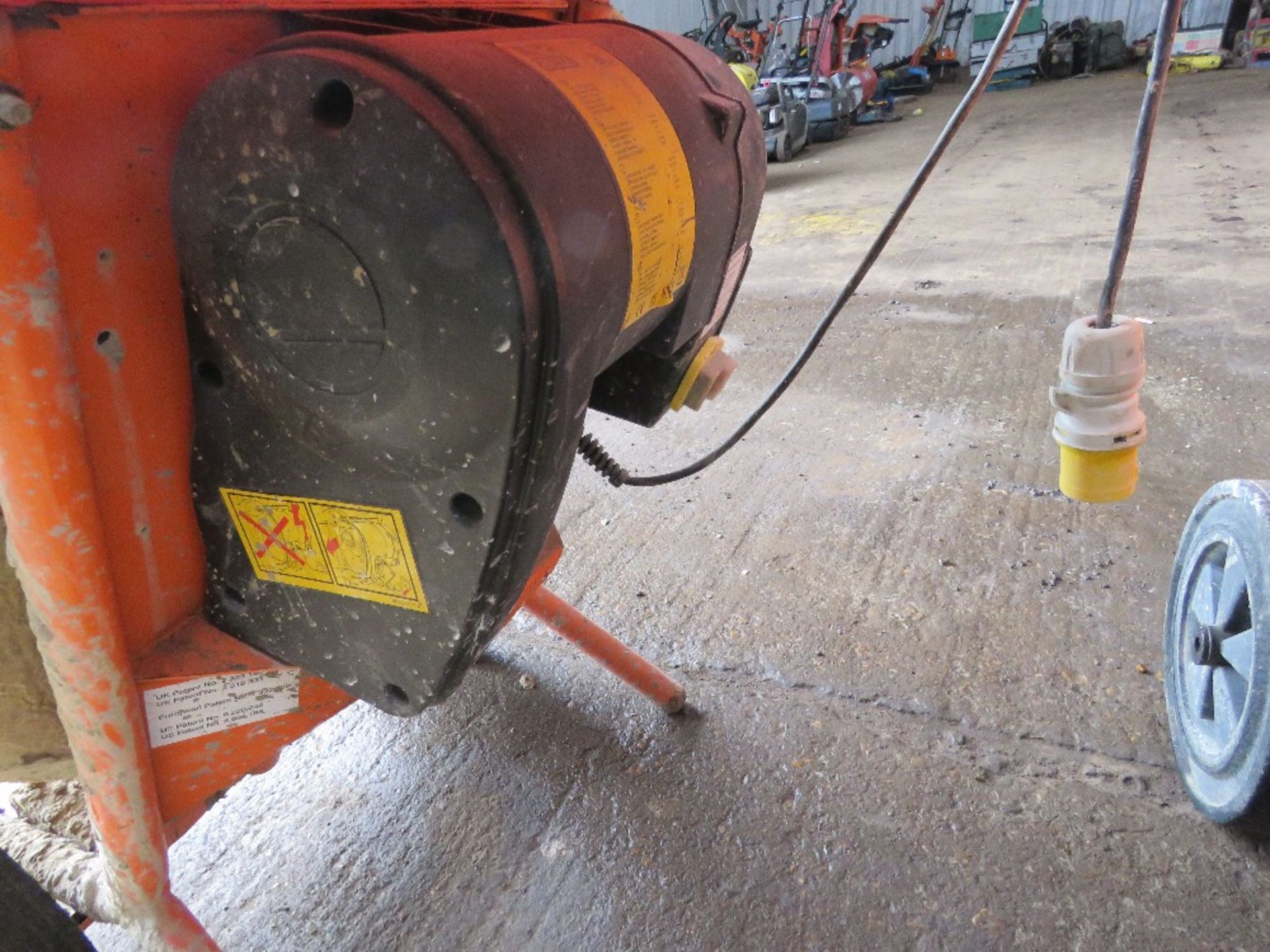 BELLE 110VOLT POWERED MINI CEMENT MIXER WITH STAND THX5305 - Image 3 of 3
