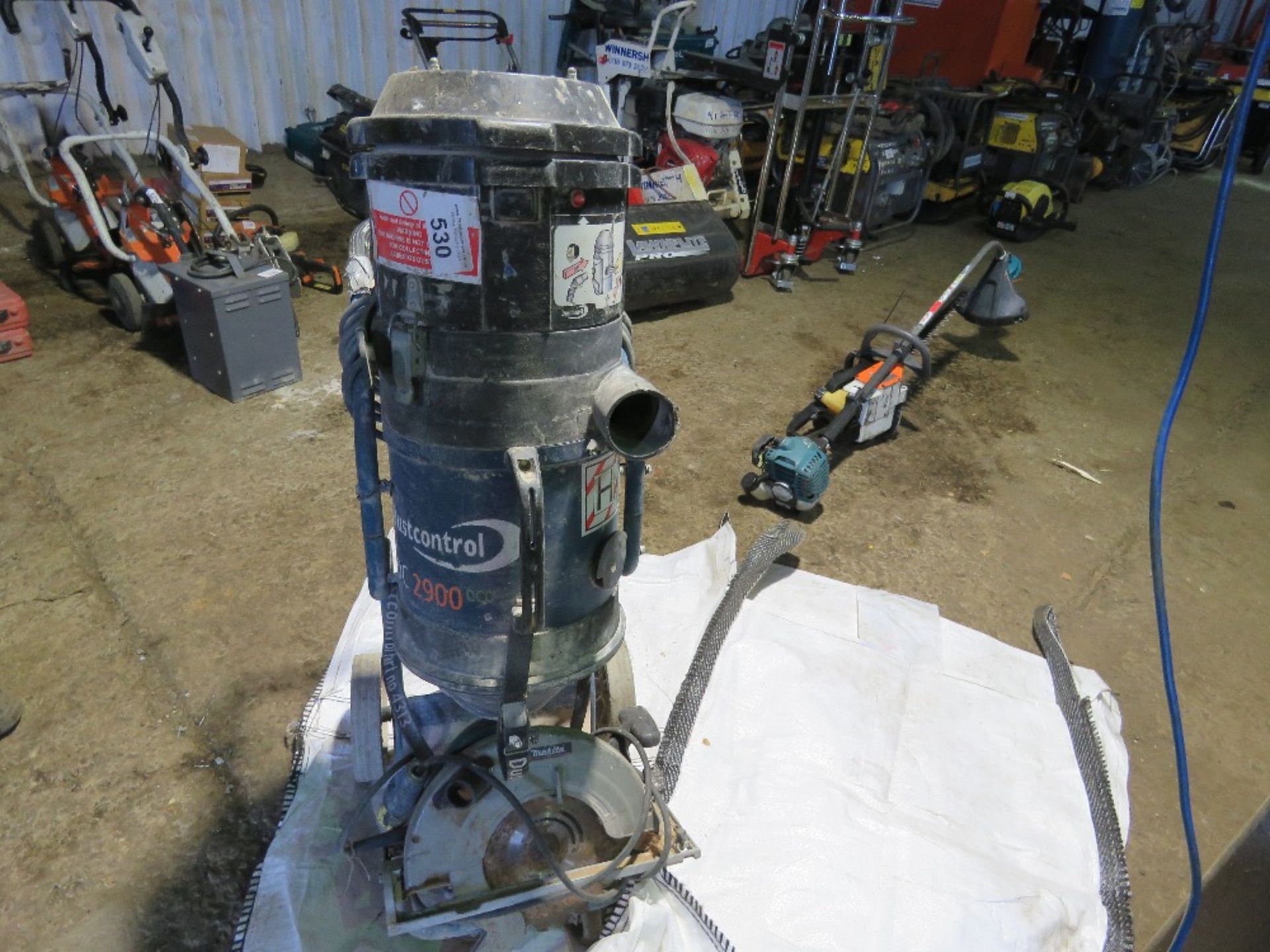 DUST CONTROL DC2900 110VOLT DUST EXTRACTION UNIT PLUS A MAKITA CIRCULAR SAW. - Image 2 of 3