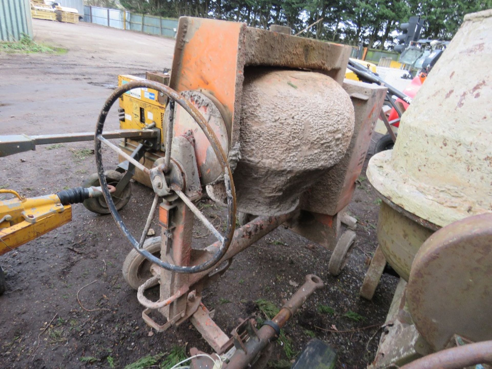 BELLE DIESEL CEMENT MIXER WITH LISTER HANDLE START ENGINE, WITH HANDLE. - Image 2 of 4