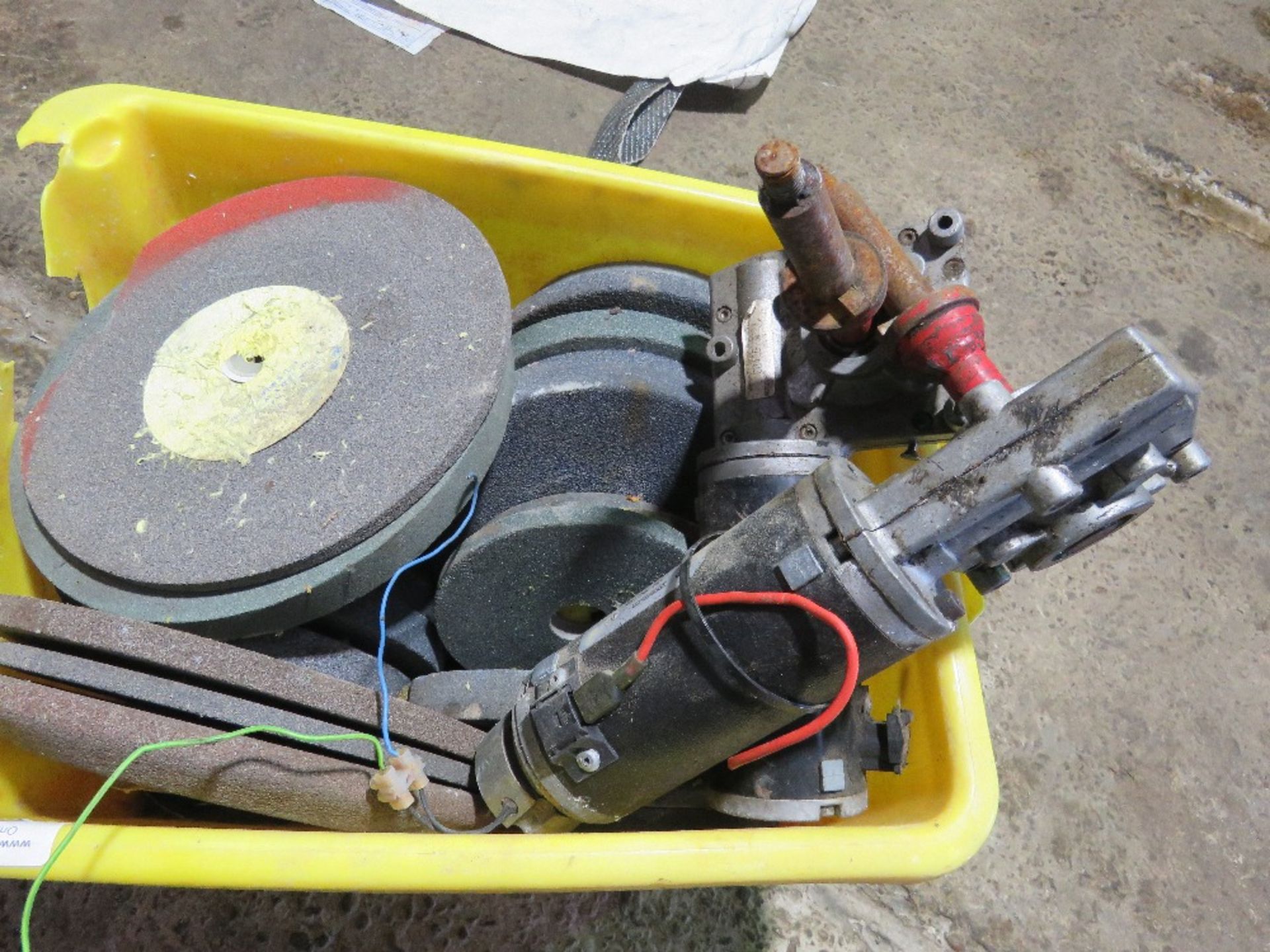 BOX OF GRINDING WHEELS PLUS 2 X MOTORS. THIS LOT IS SOLD UNDER THE AUCTIONEERS MARGIN SCHEME, THE - Image 2 of 3