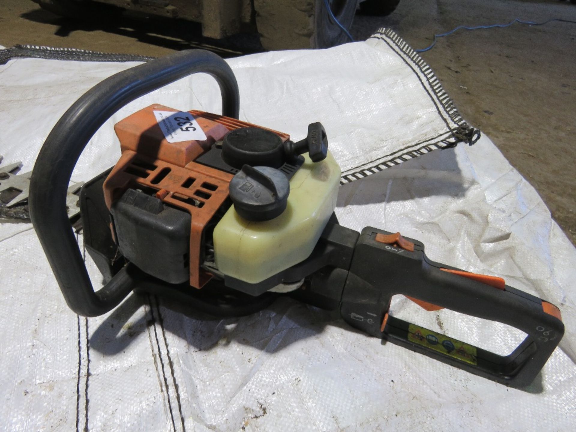 STIHL HEAVY DUTY HEDGE CUTTER. - Image 2 of 3