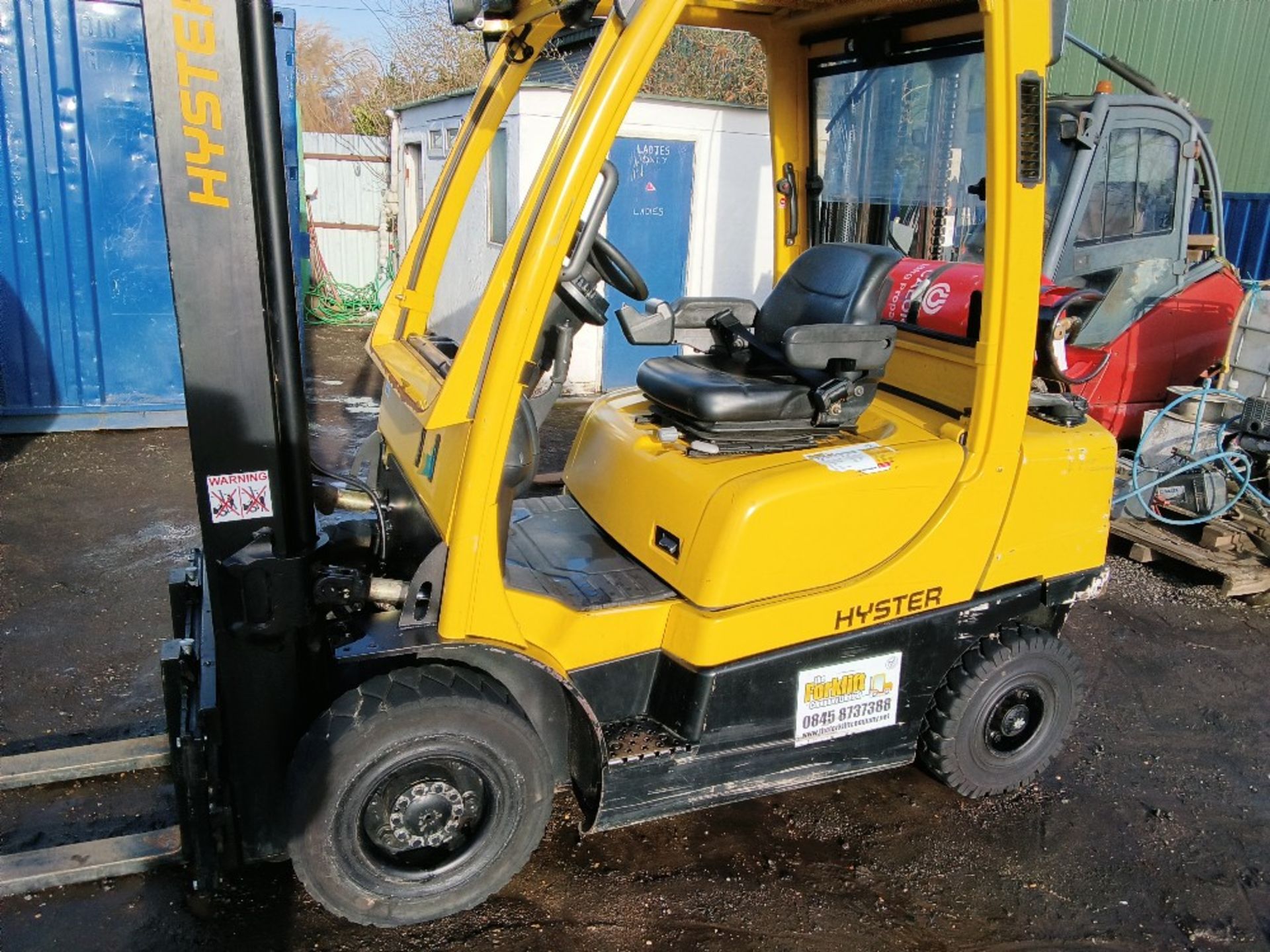 HYSTER 2.6 GAS POWERED FORKLIFT TRUCK WITH SIDE SHIFT. YEAR 2008. 2270KG RATED CAPACITY SOURCED FRO - Image 2 of 9