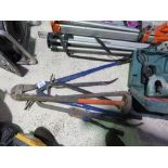 2 X BOLT CROPPERS, A SLEDGE HAMMER AND 4NO CROW BARS. SOURCED FROM COMPANY LIQUIDATION. THIS LOT