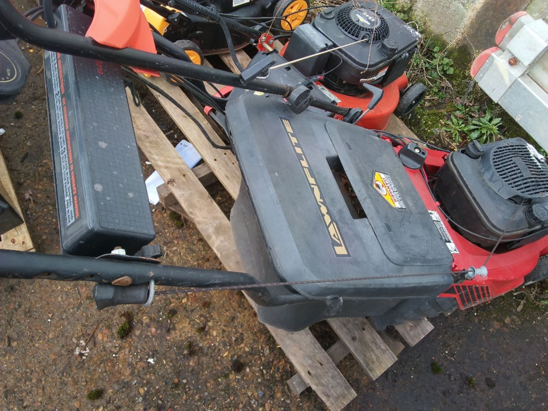 PALLET CONTAINING 4 NO ASSORTED LAWNMOWERS. THIS LOT IS SOLD UNDER THE AUCTIONEERS MARGIN SCHEM - Image 2 of 5